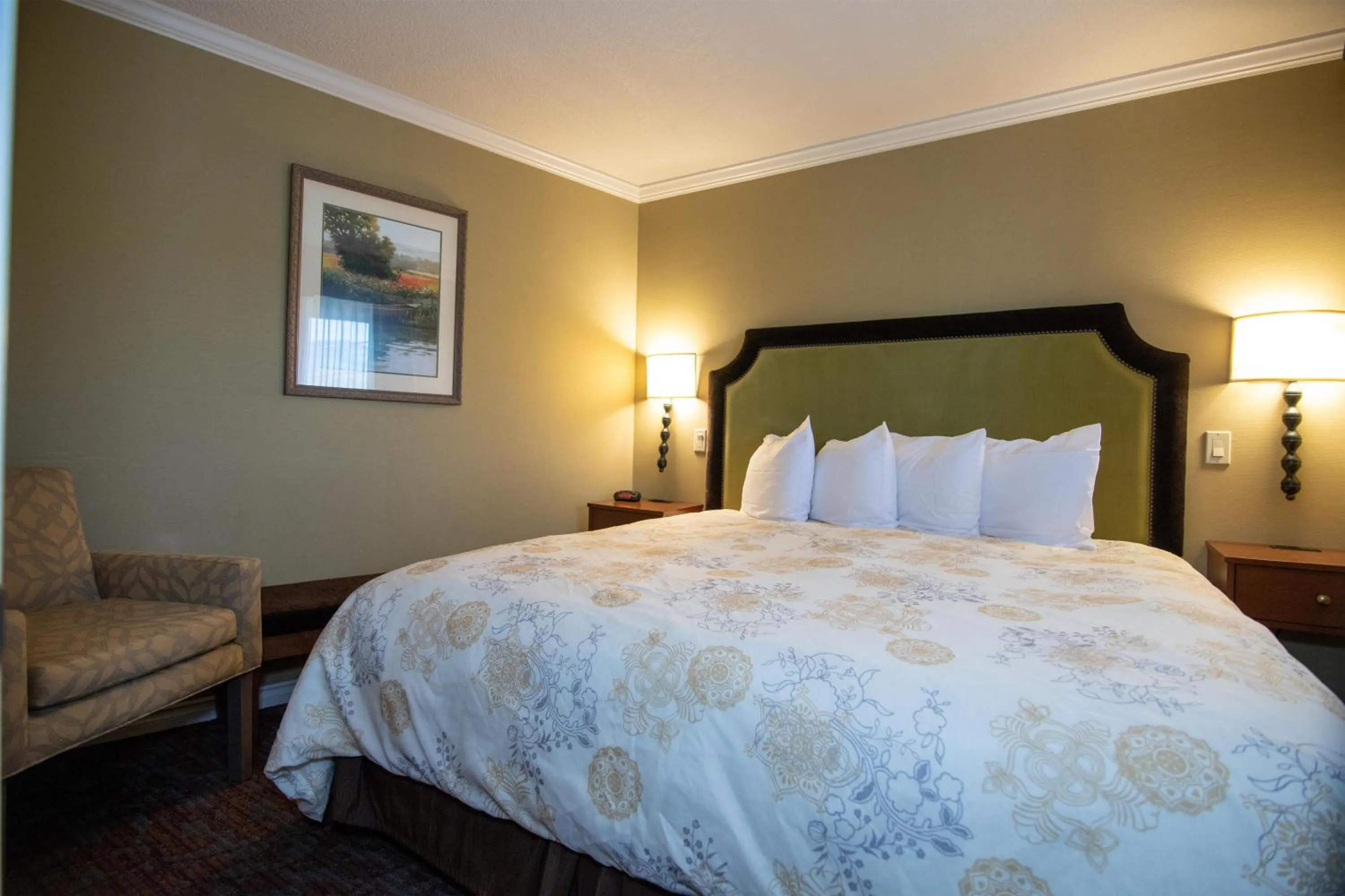 Bedroom, Bed in The Bard's Inn - BW Signature Collection by Best Western