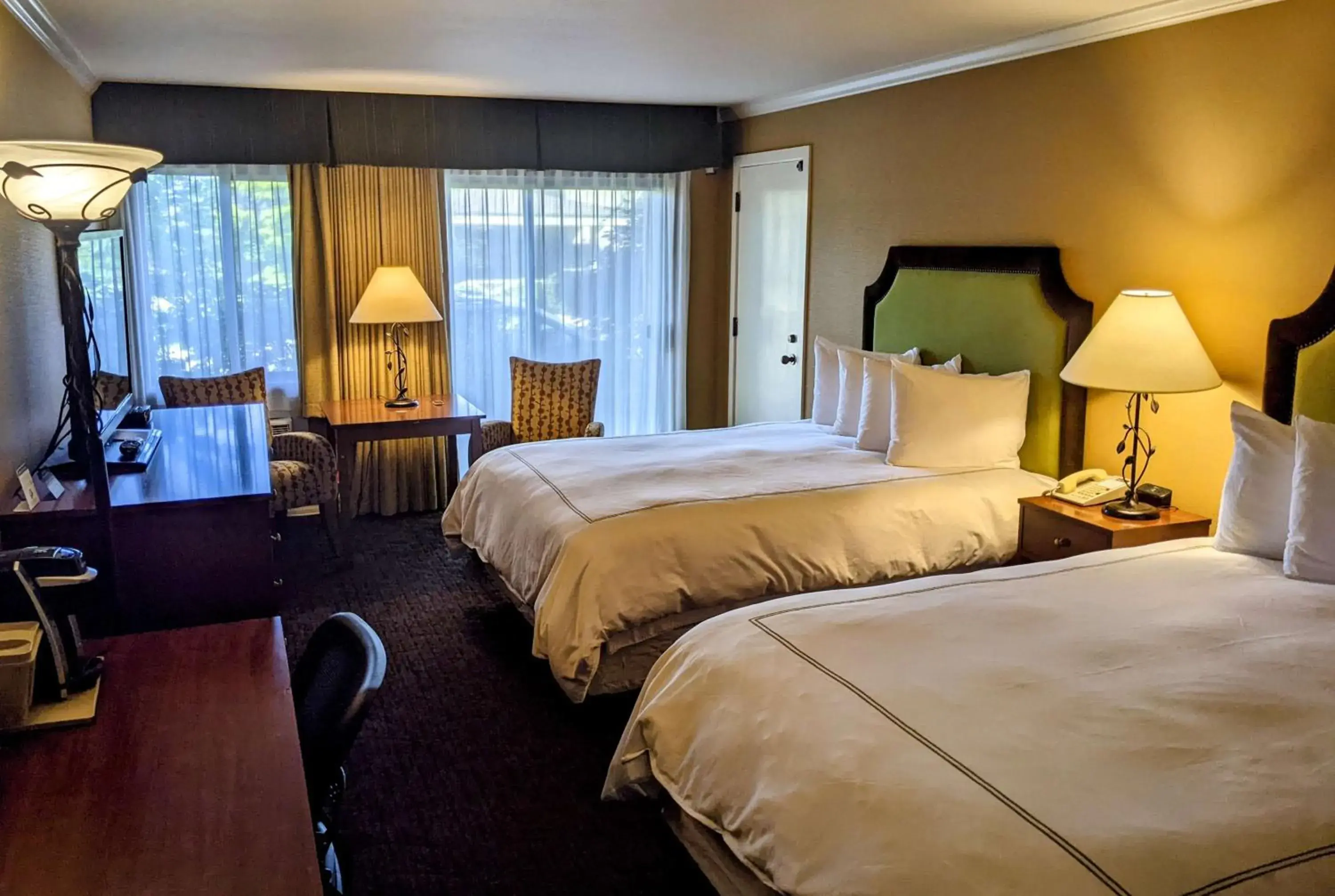 Bedroom, Bed in The Bard's Inn - BW Signature Collection by Best Western Bedroom, Bed in The Bard's Inn - BW Signature Collection by Best Western