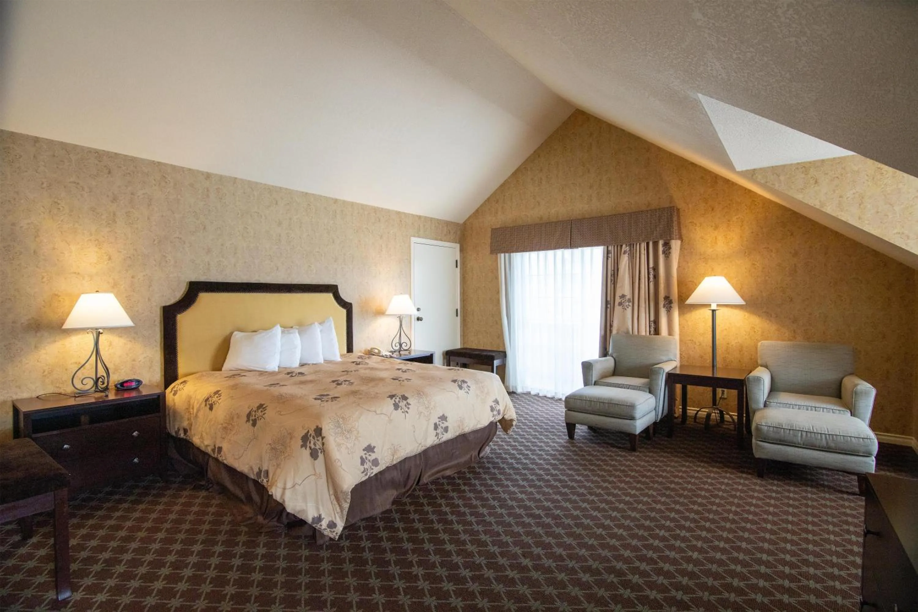 Bedroom, Bed in The Bard's Inn - BW Signature Collection by Best Western