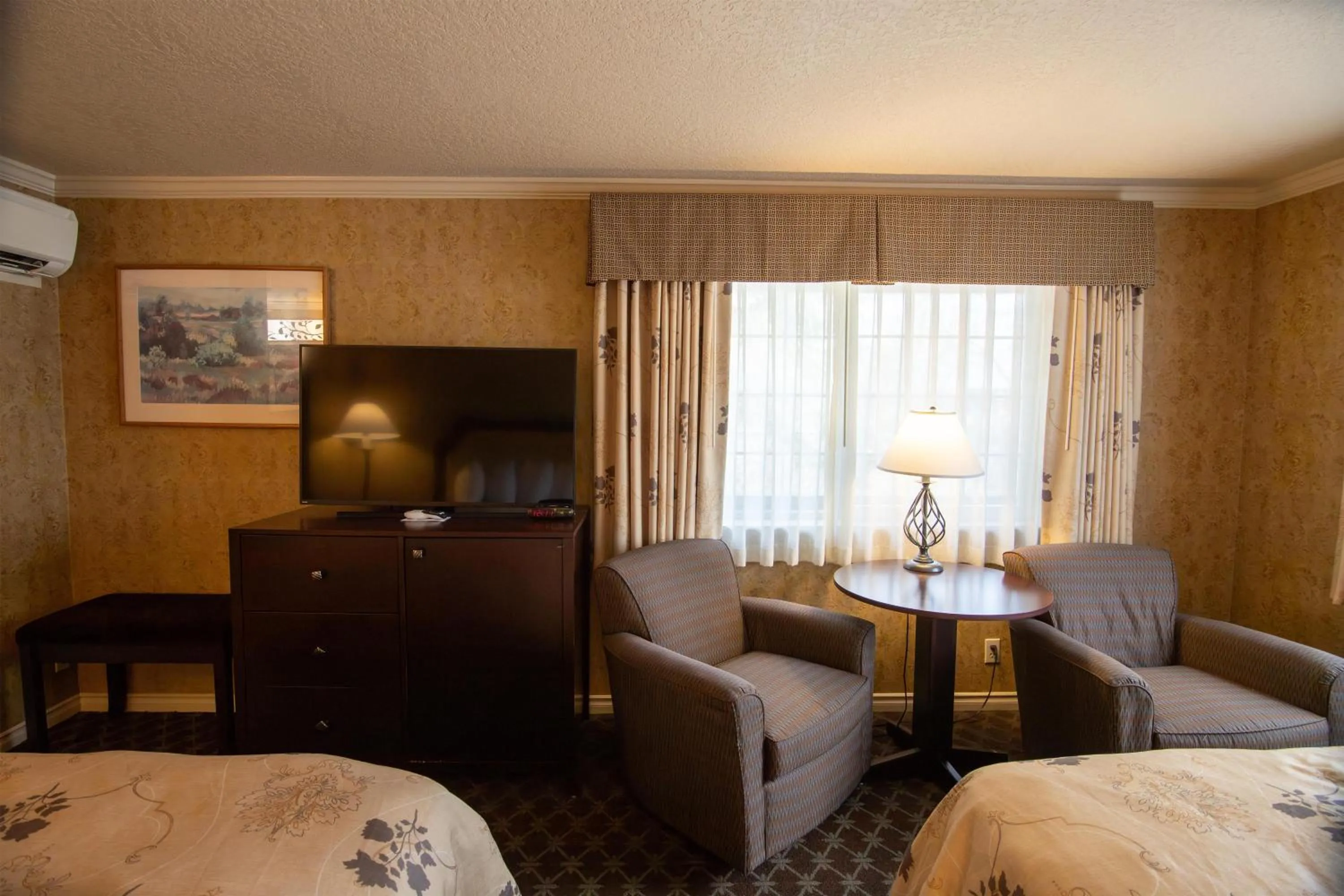 Bedroom, Bed in The Bard's Inn - BW Signature Collection by Best Western