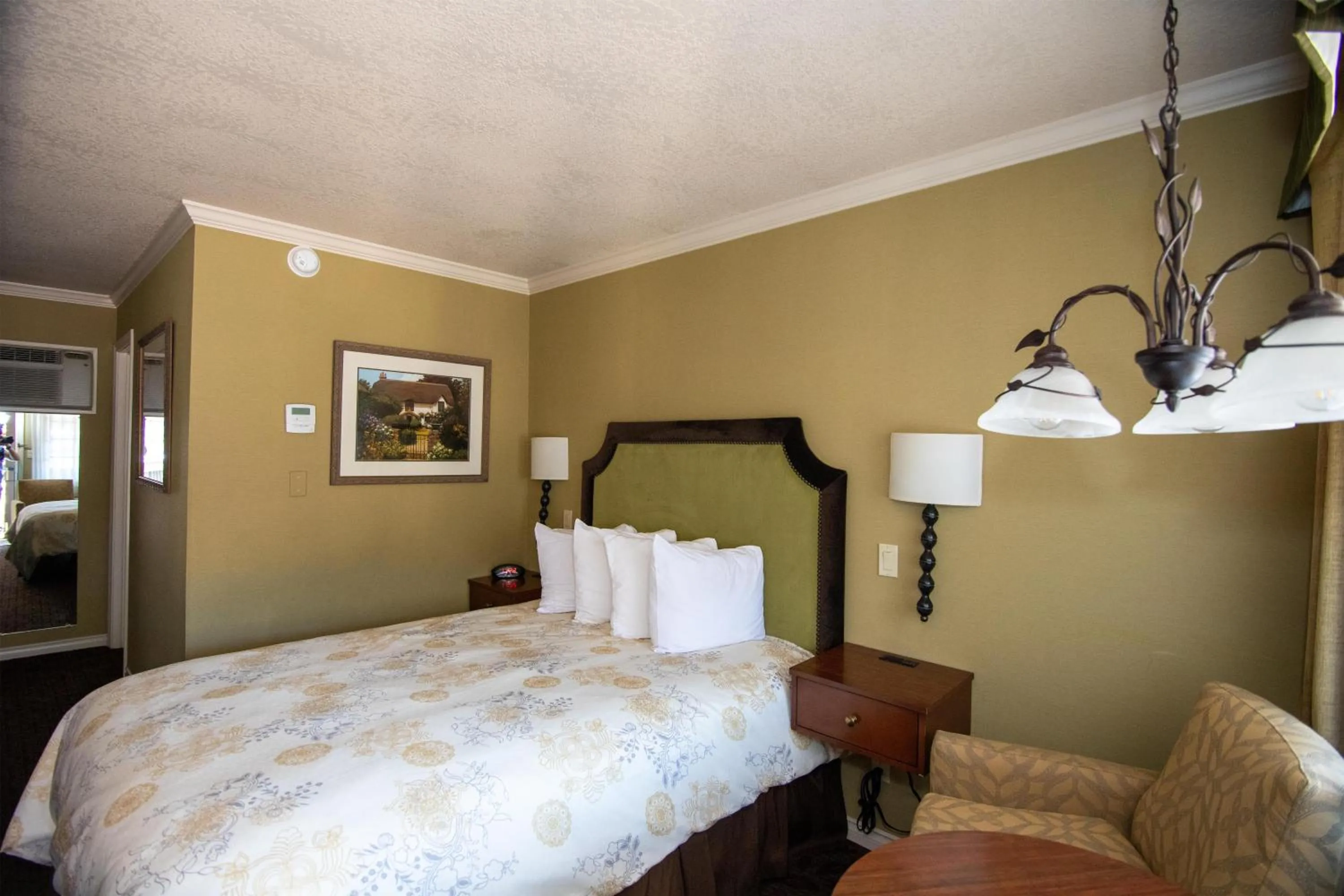 Bedroom, Bed in The Bard's Inn - BW Signature Collection by Best Western