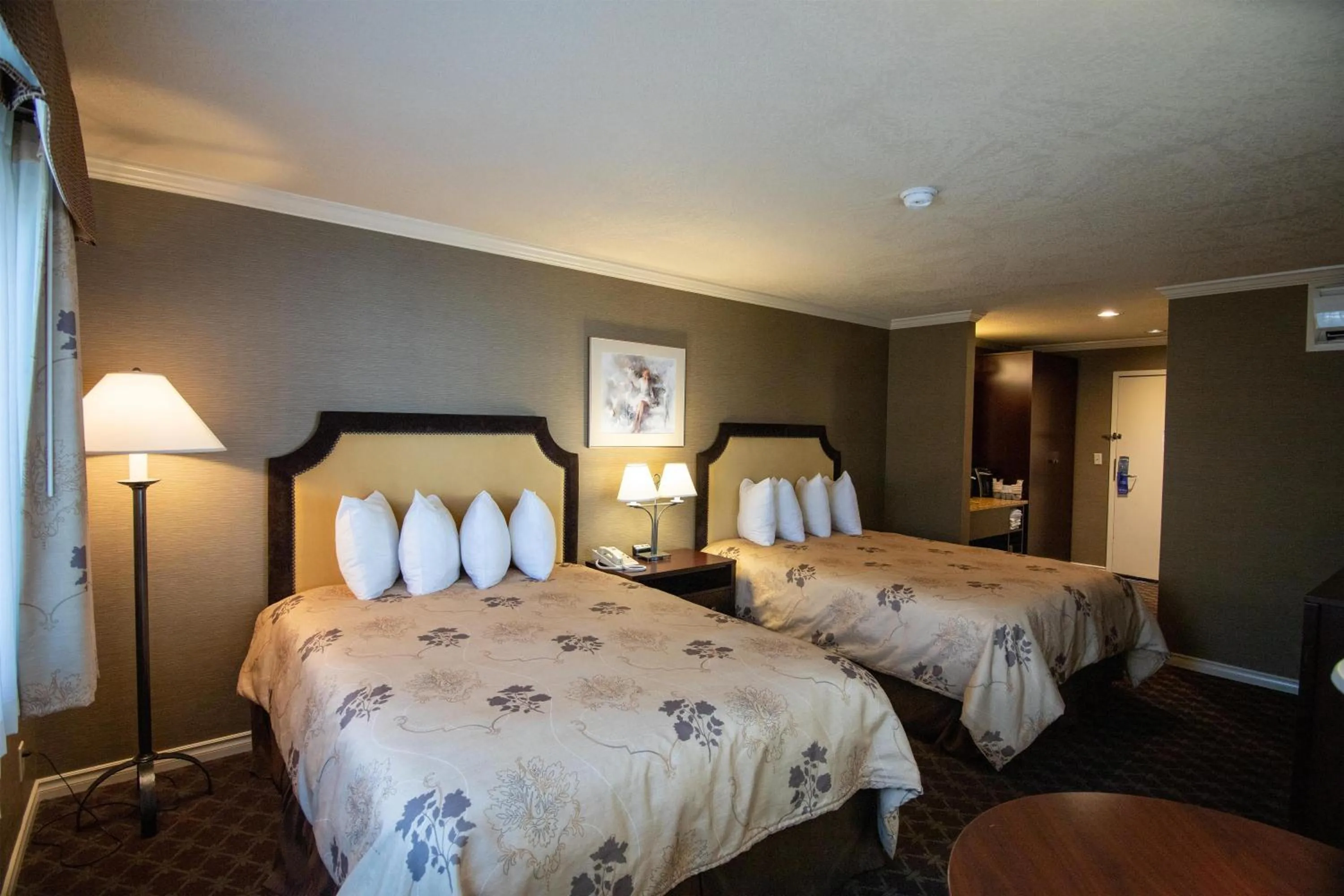 Bedroom, Bed in The Bard's Inn - BW Signature Collection by Best Western
