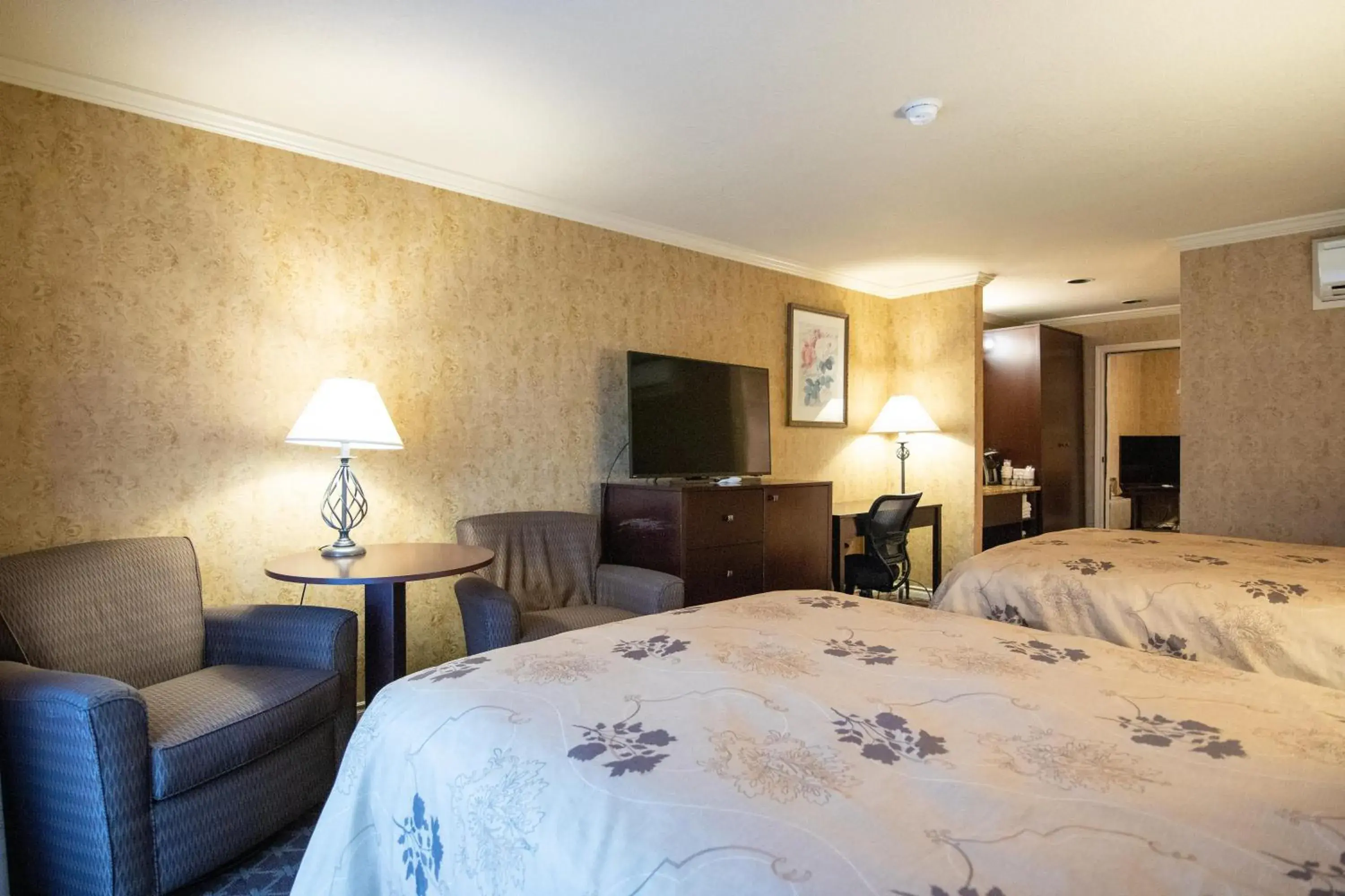 Bedroom, Bed in The Bard's Inn - BW Signature Collection by Best Western Bedroom, Bed in The Bard's Inn - BW Signature Collection by Best Western