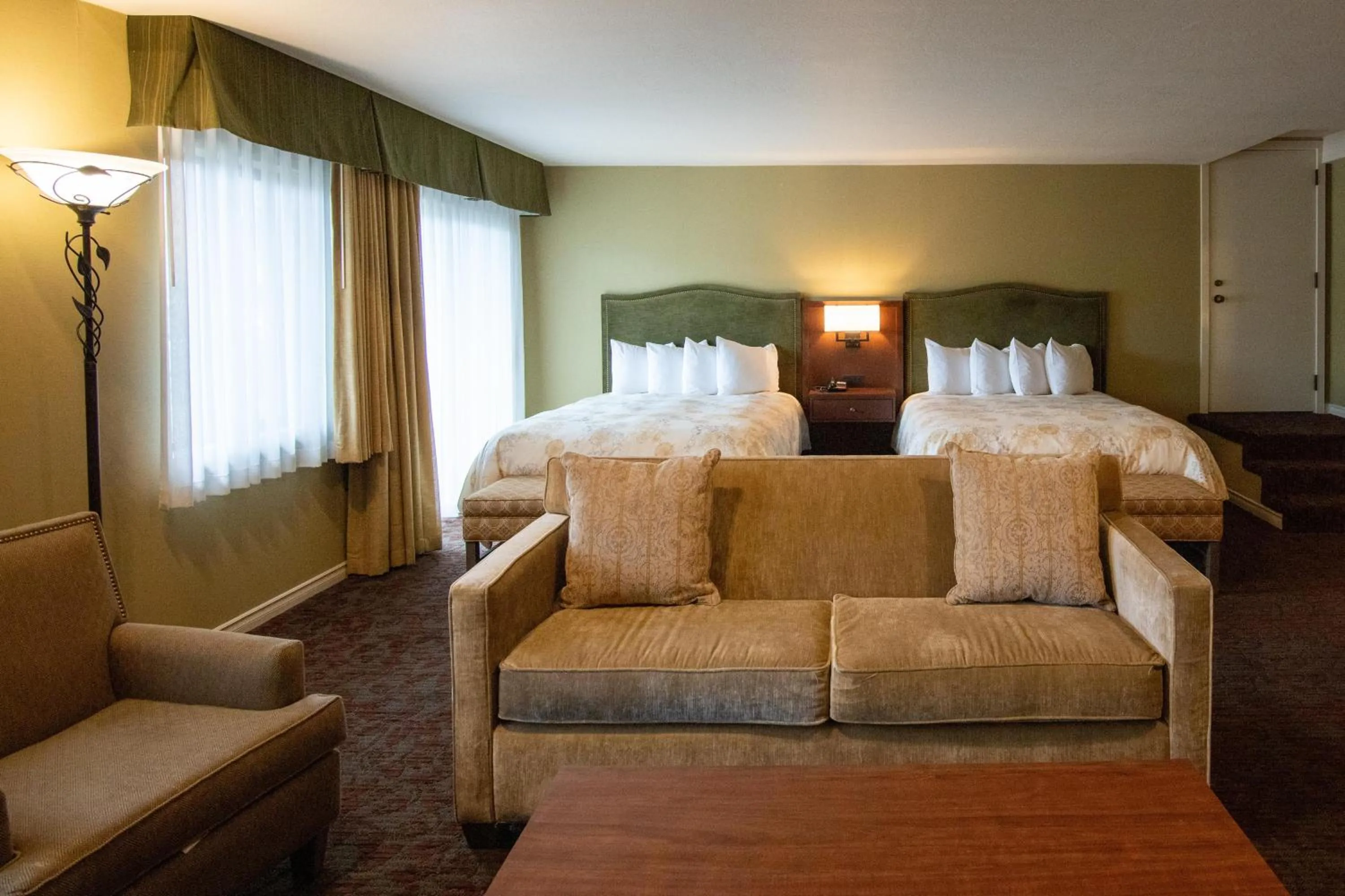 Bedroom, Bed in The Bard's Inn - BW Signature Collection by Best Western