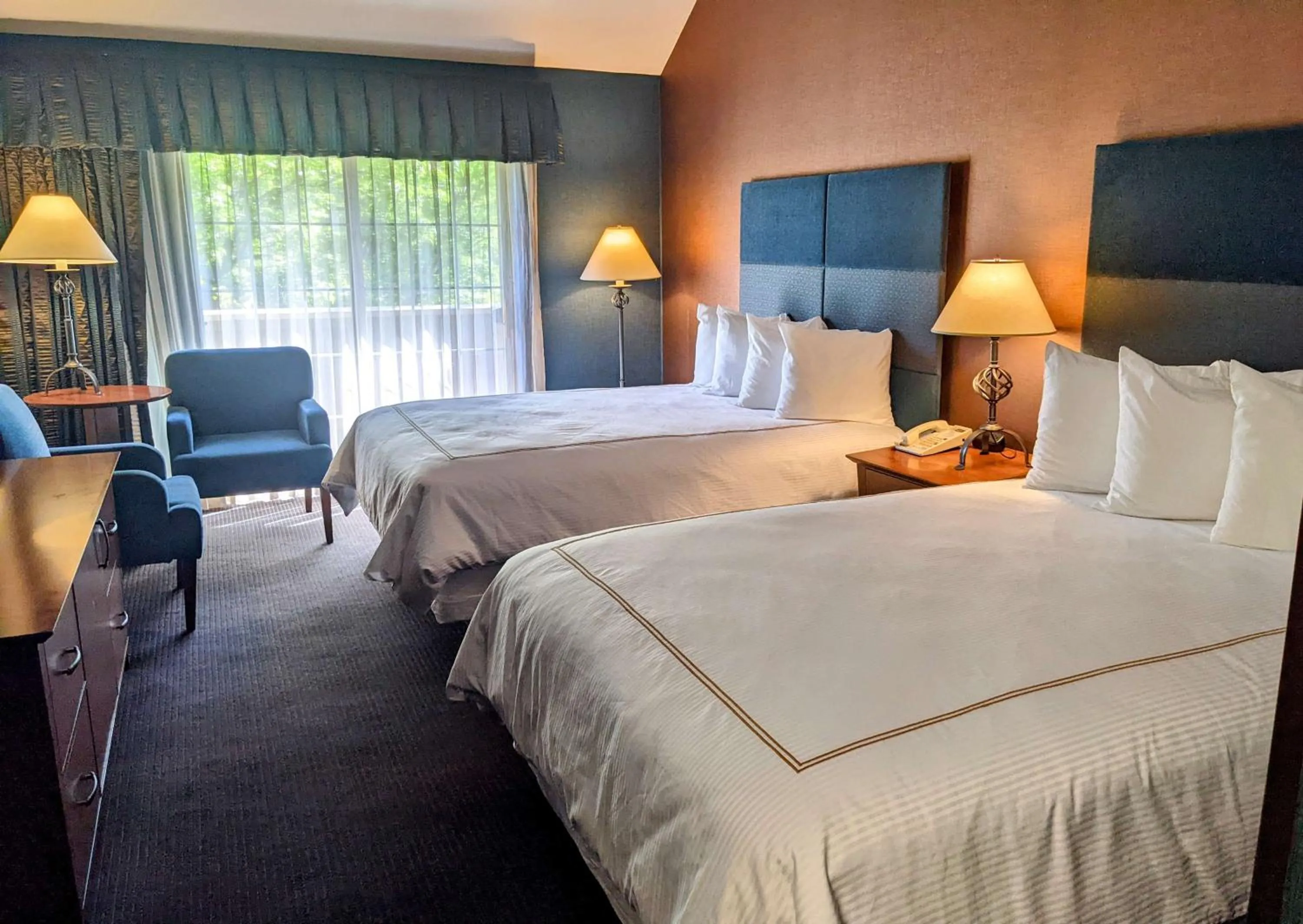 Bedroom, Bed in The Bard's Inn - BW Signature Collection by Best Western