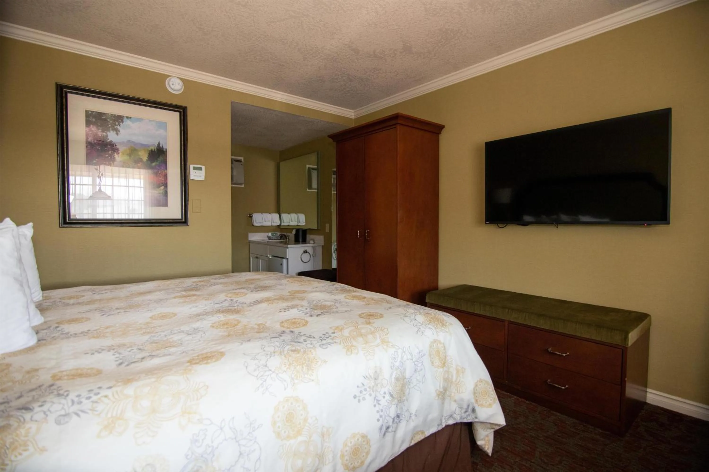 Bedroom, Bed in The Bard's Inn - BW Signature Collection by Best Western