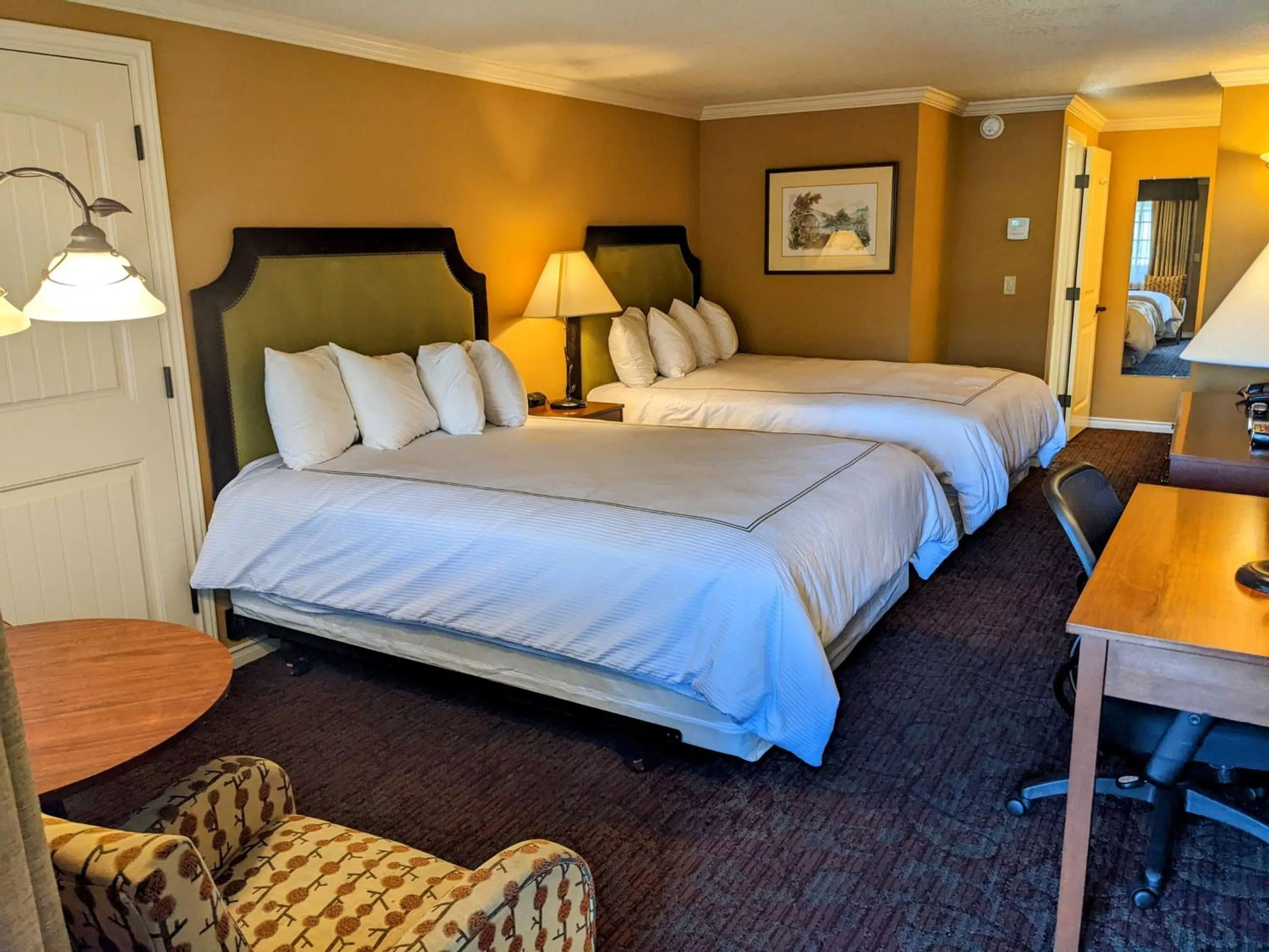 Queen Room with Two Queen Beds - Pet-Friendly in The Bard's Inn - BW Signature Collection by Best Western