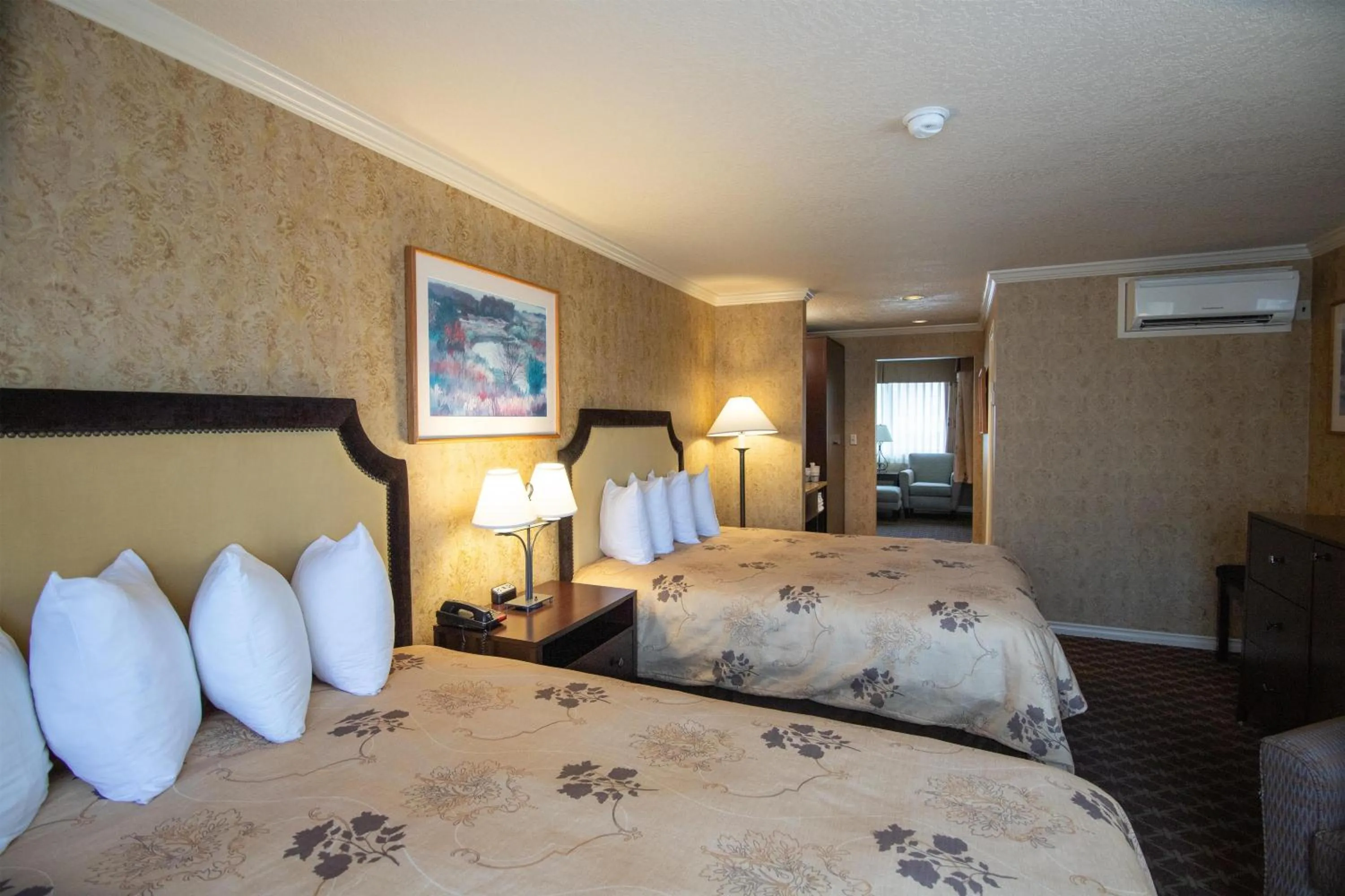 Bedroom, Bed in The Bard's Inn - BW Signature Collection by Best Western