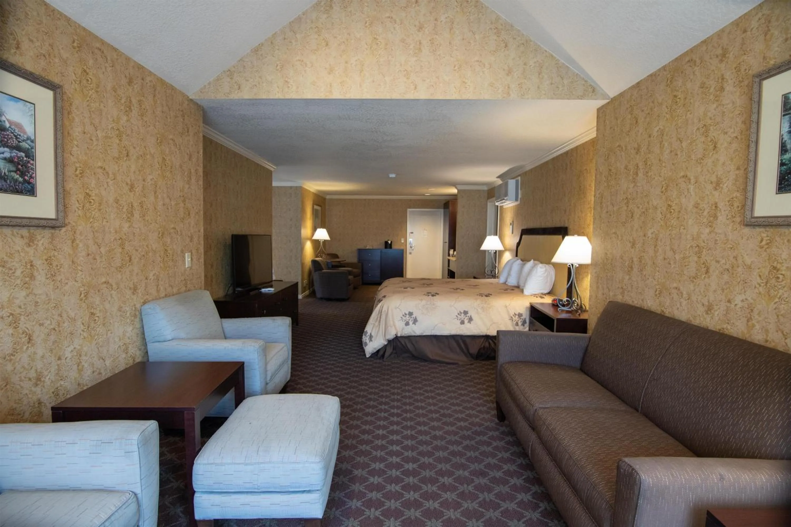 Bedroom, Bed in The Bard's Inn - BW Signature Collection by Best Western