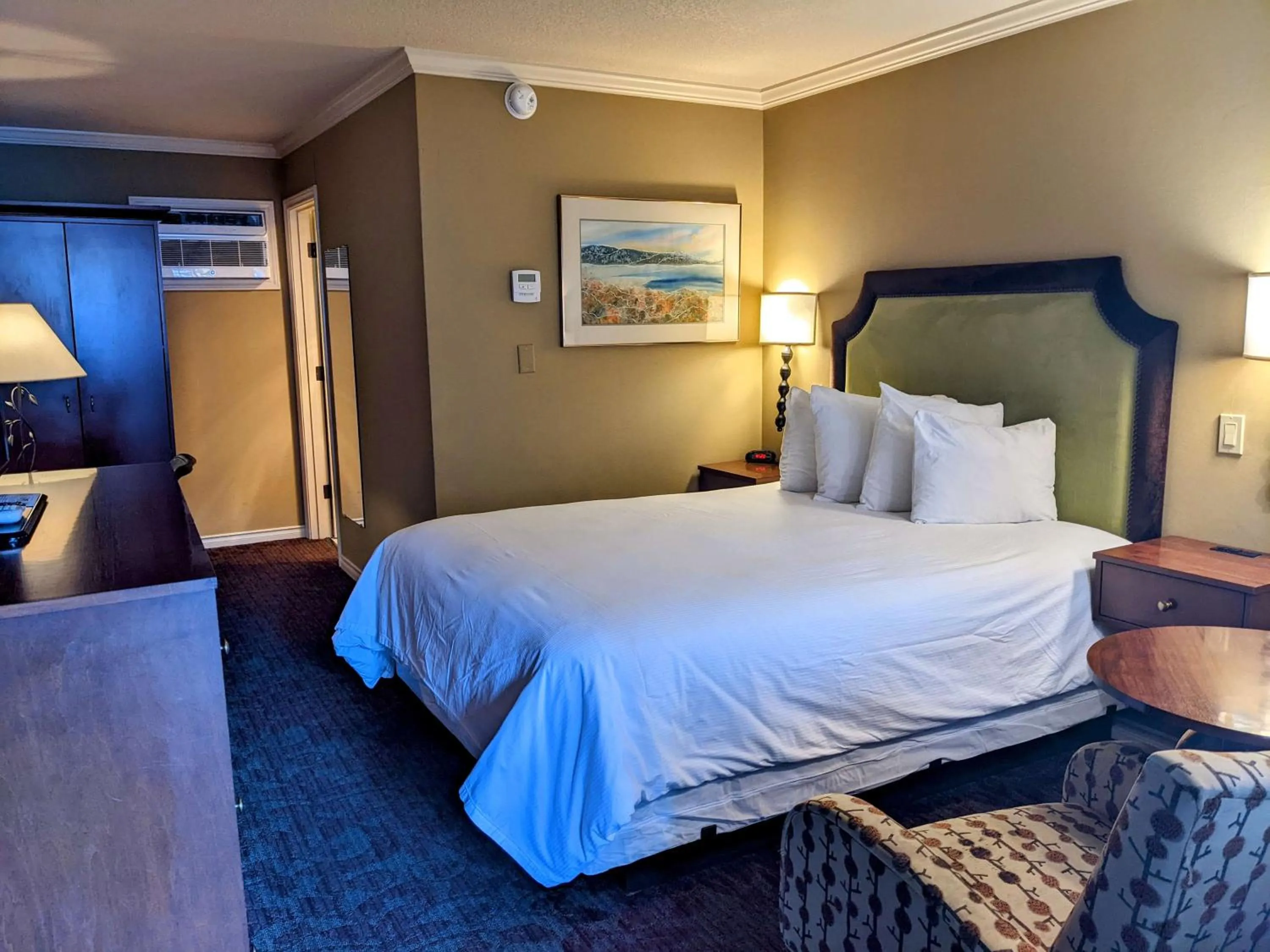 Bedroom, Bed in The Bard's Inn - BW Signature Collection by Best Western