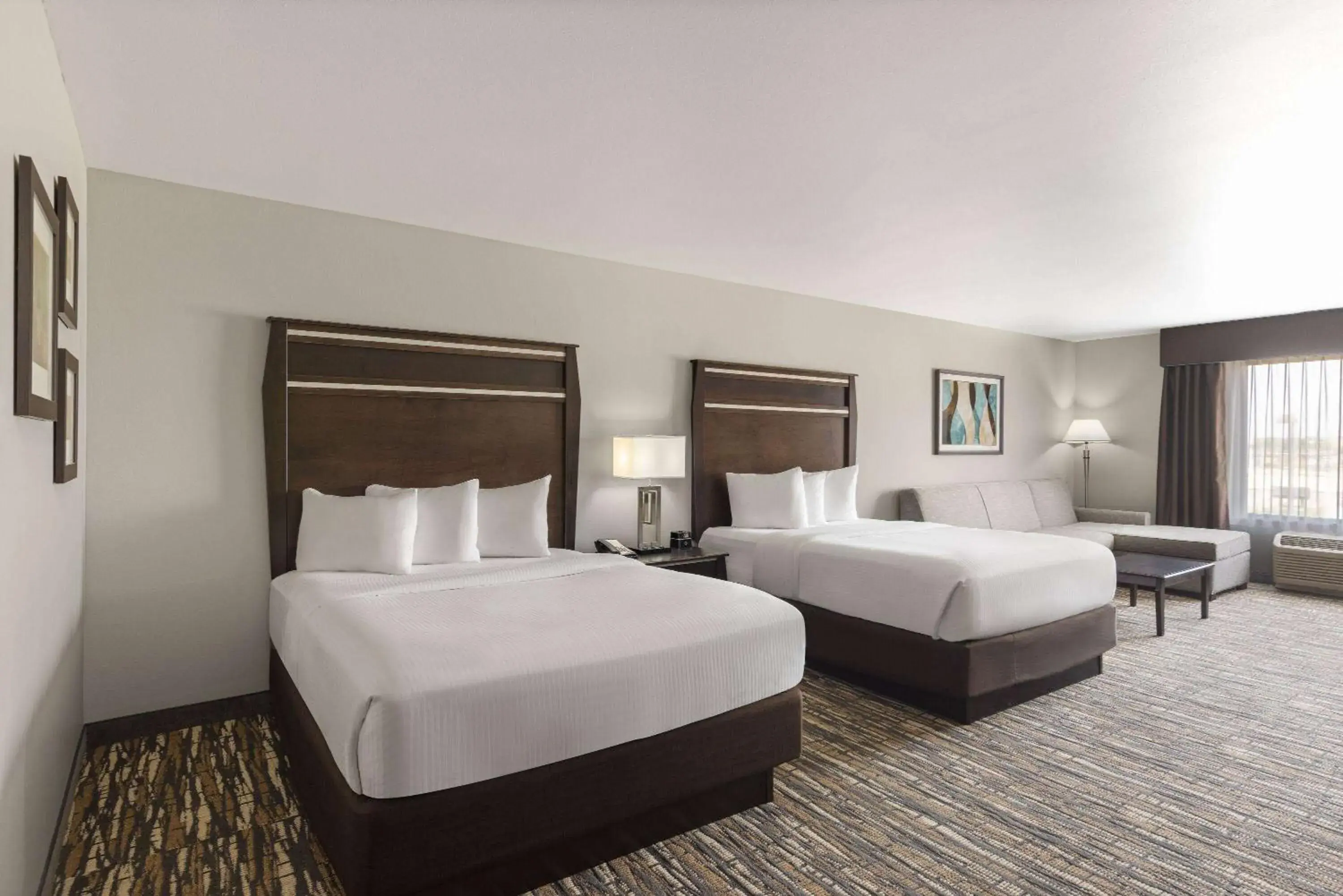 Photo of the whole room, Bed in La Quinta by Wyndham Sioux Falls Photo of the whole room, Bed in La Quinta by Wyndham Sioux Falls