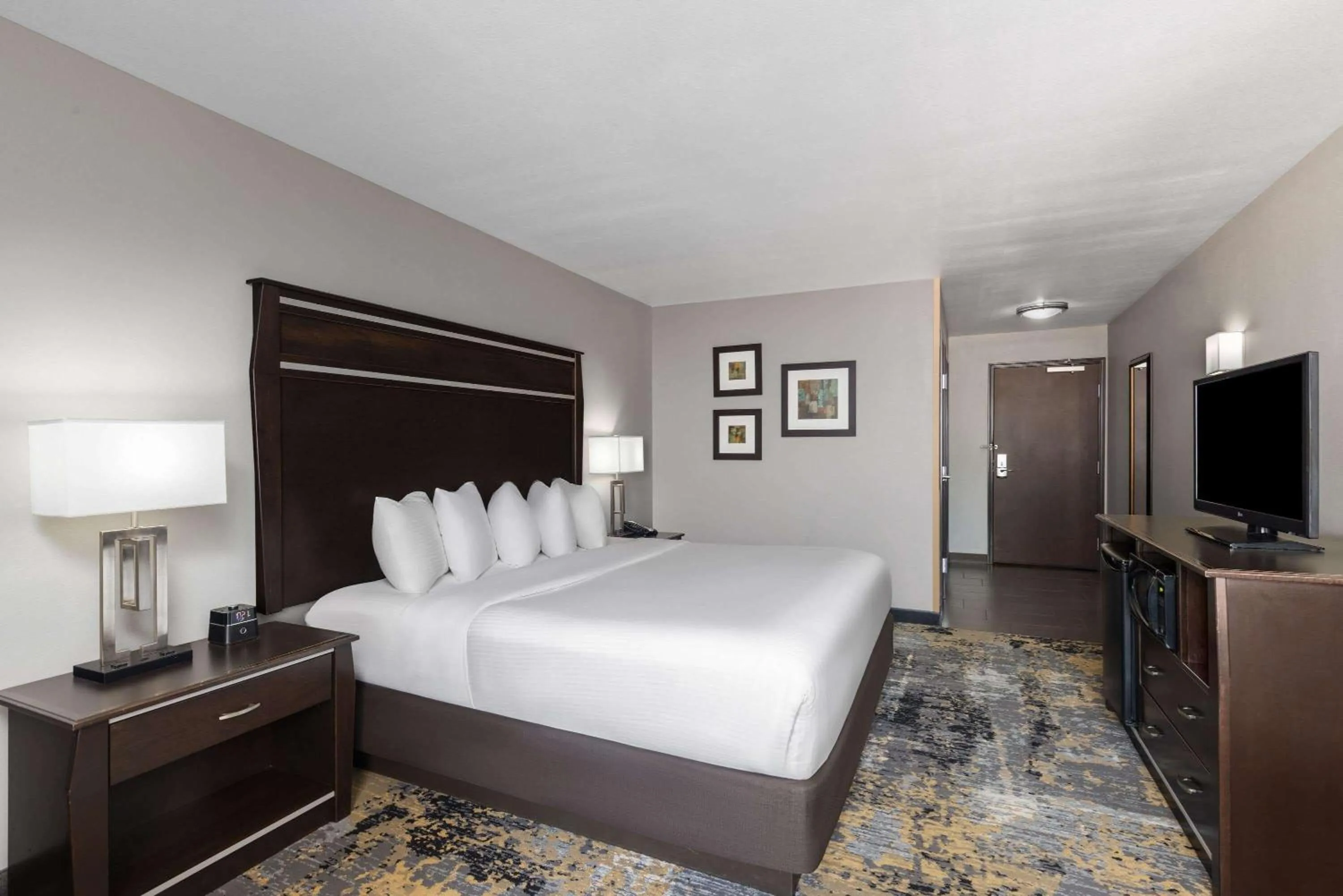 Photo of the whole room, Bed in La Quinta by Wyndham Sioux Falls