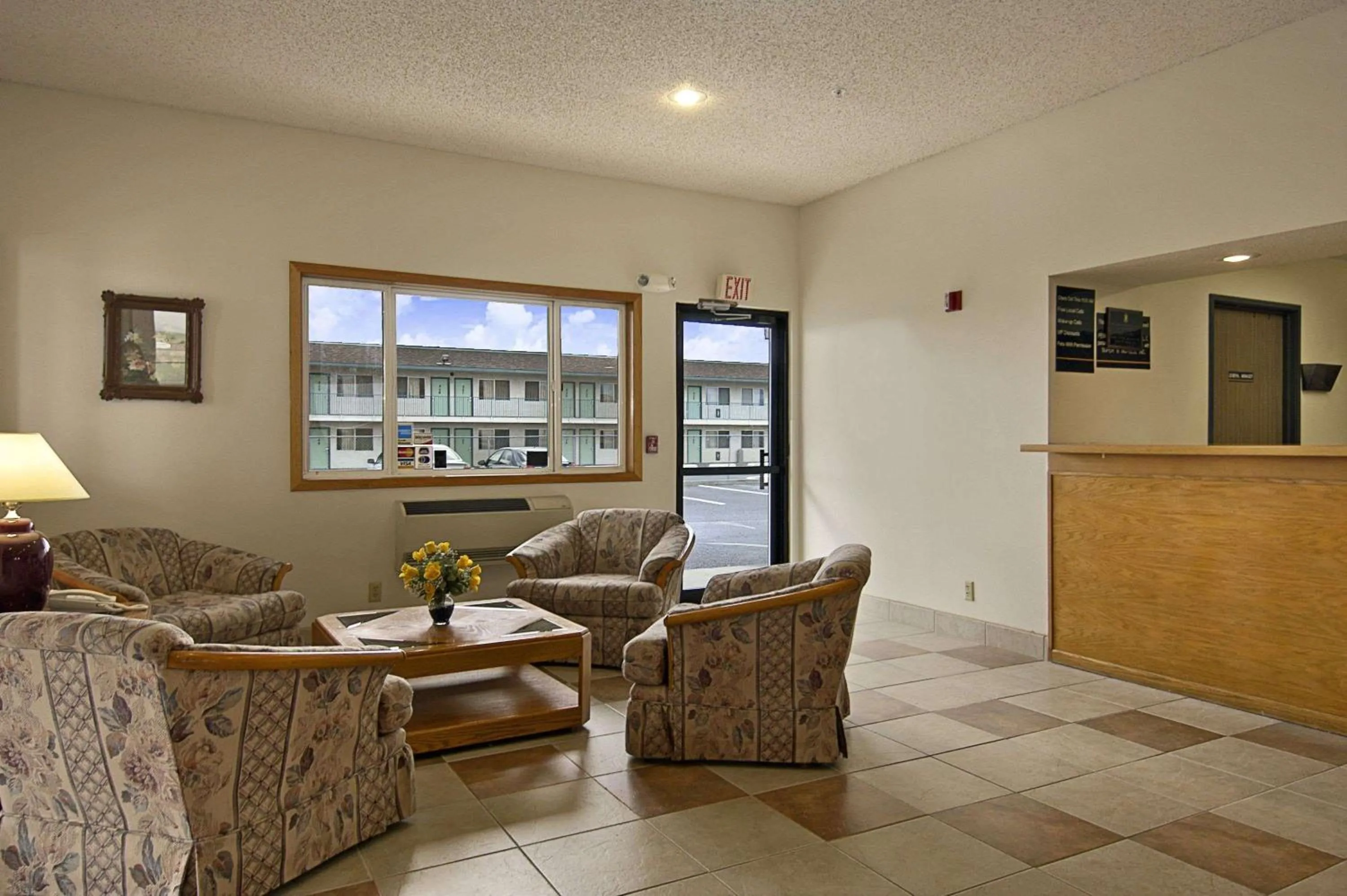 Lobby or reception in Super 8 by Wyndham Pendleton