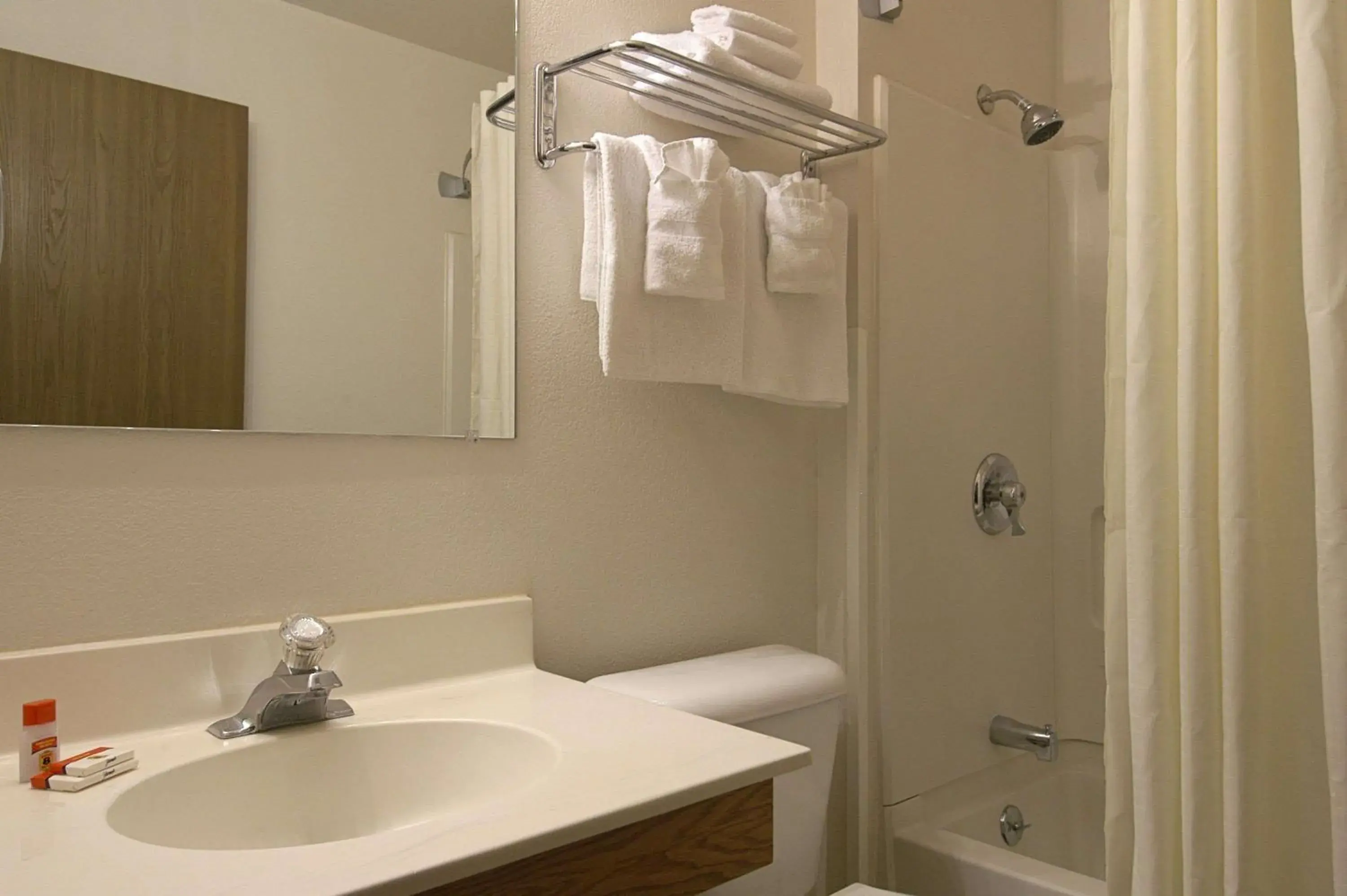 Photo of the whole room in Super 8 by Wyndham Pendleton Photo of the whole room in Super 8 by Wyndham Pendleton