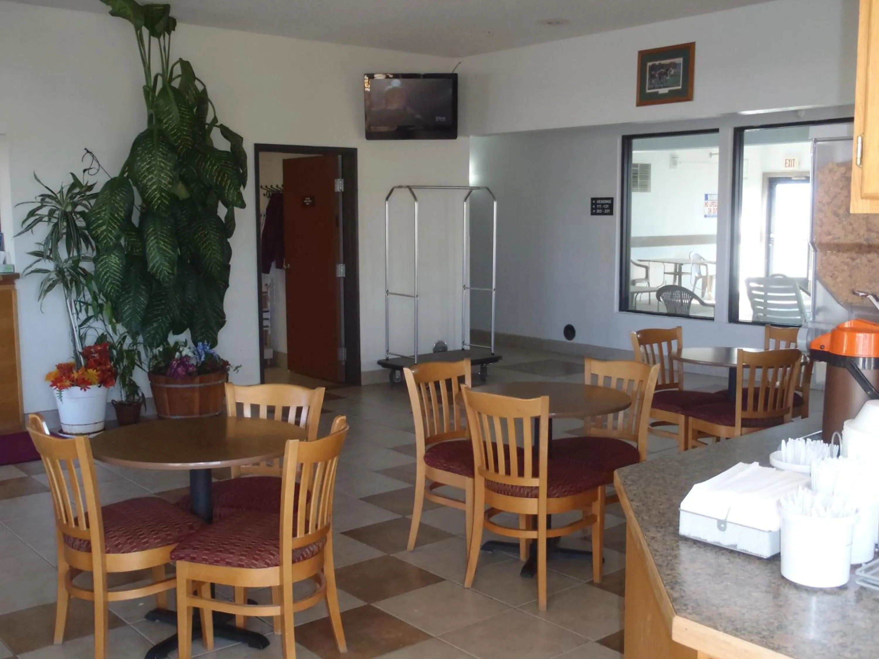 Restaurant/places to eat in Super 8 by Wyndham Pendleton