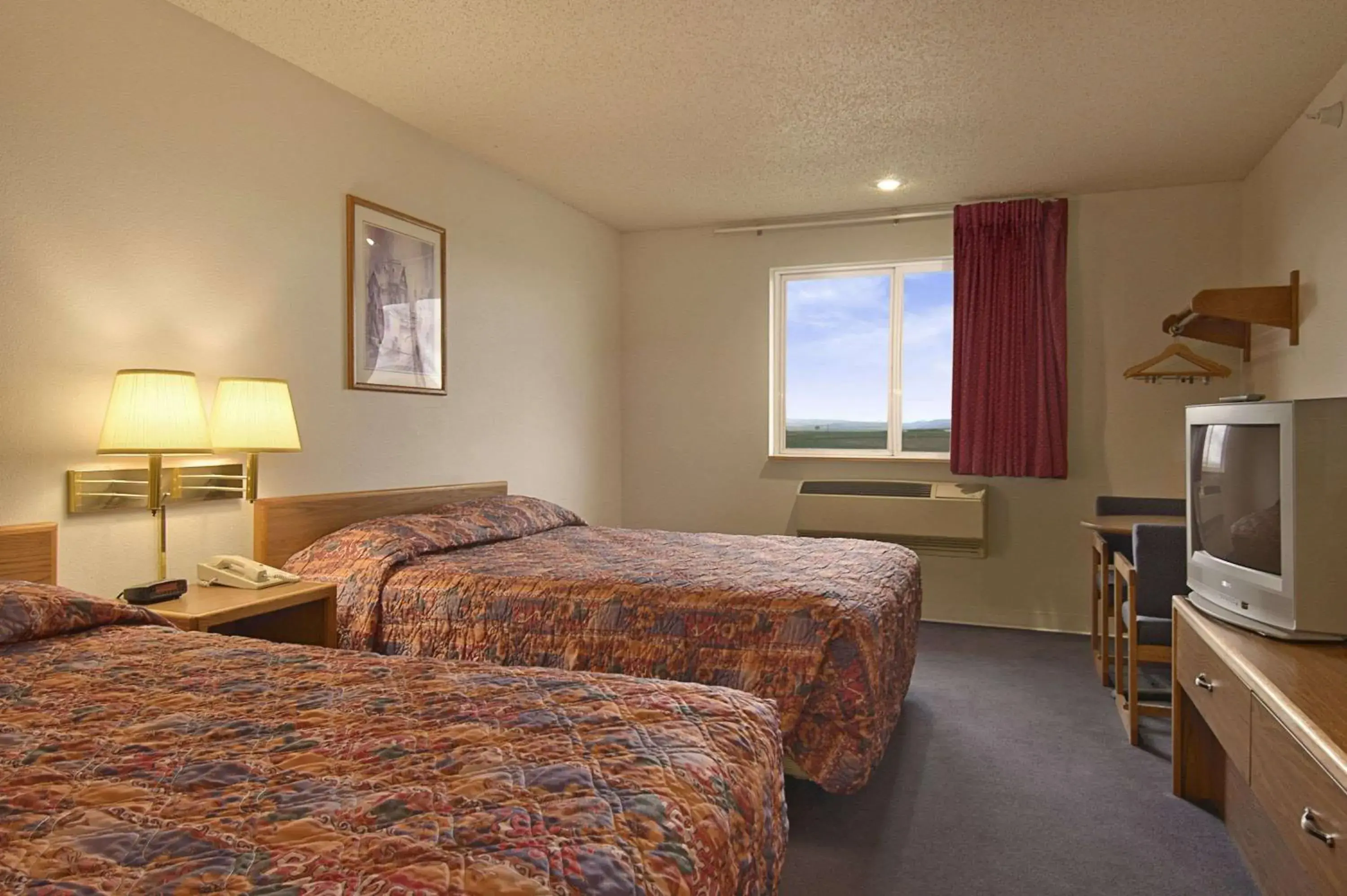 Photo of the whole room, Bed in Super 8 by Wyndham Pendleton Photo of the whole room, Bed in Super 8 by Wyndham Pendleton