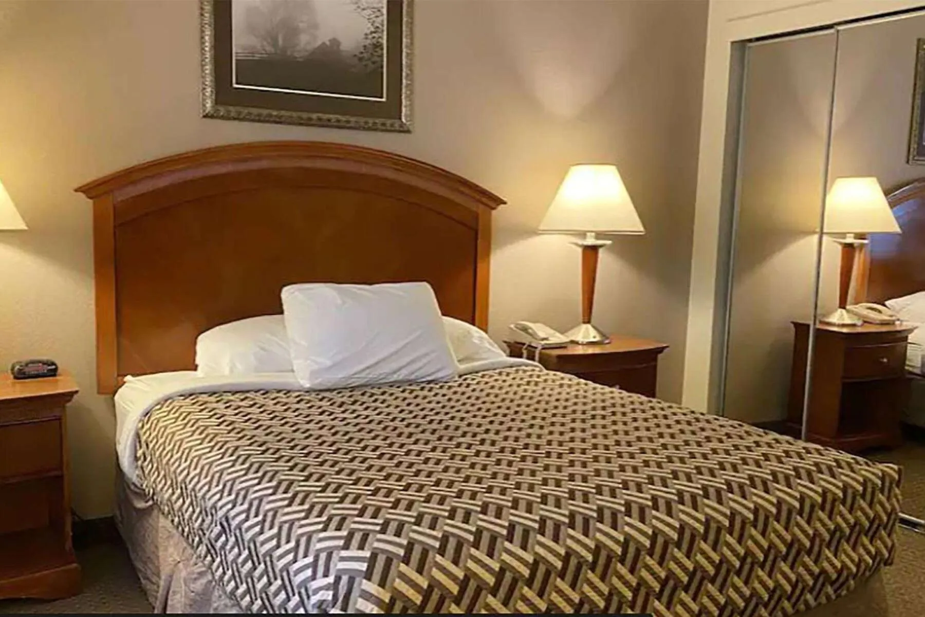 Photo of the whole room, Bed in A Riverside Inn Travelodge by Wyndham