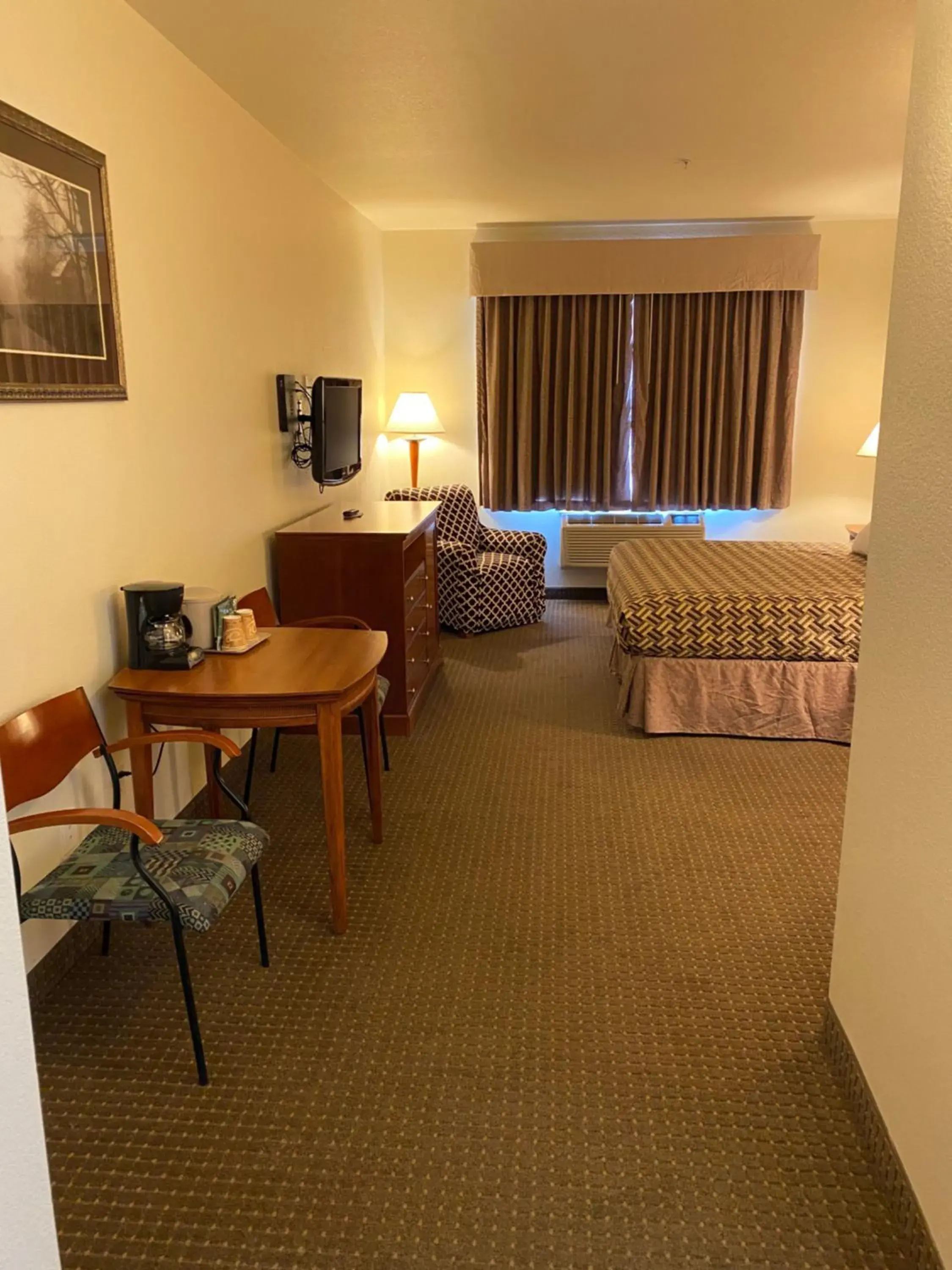 Bed in A Riverside Inn Travelodge by Wyndham Bed in A Riverside Inn Travelodge by Wyndham