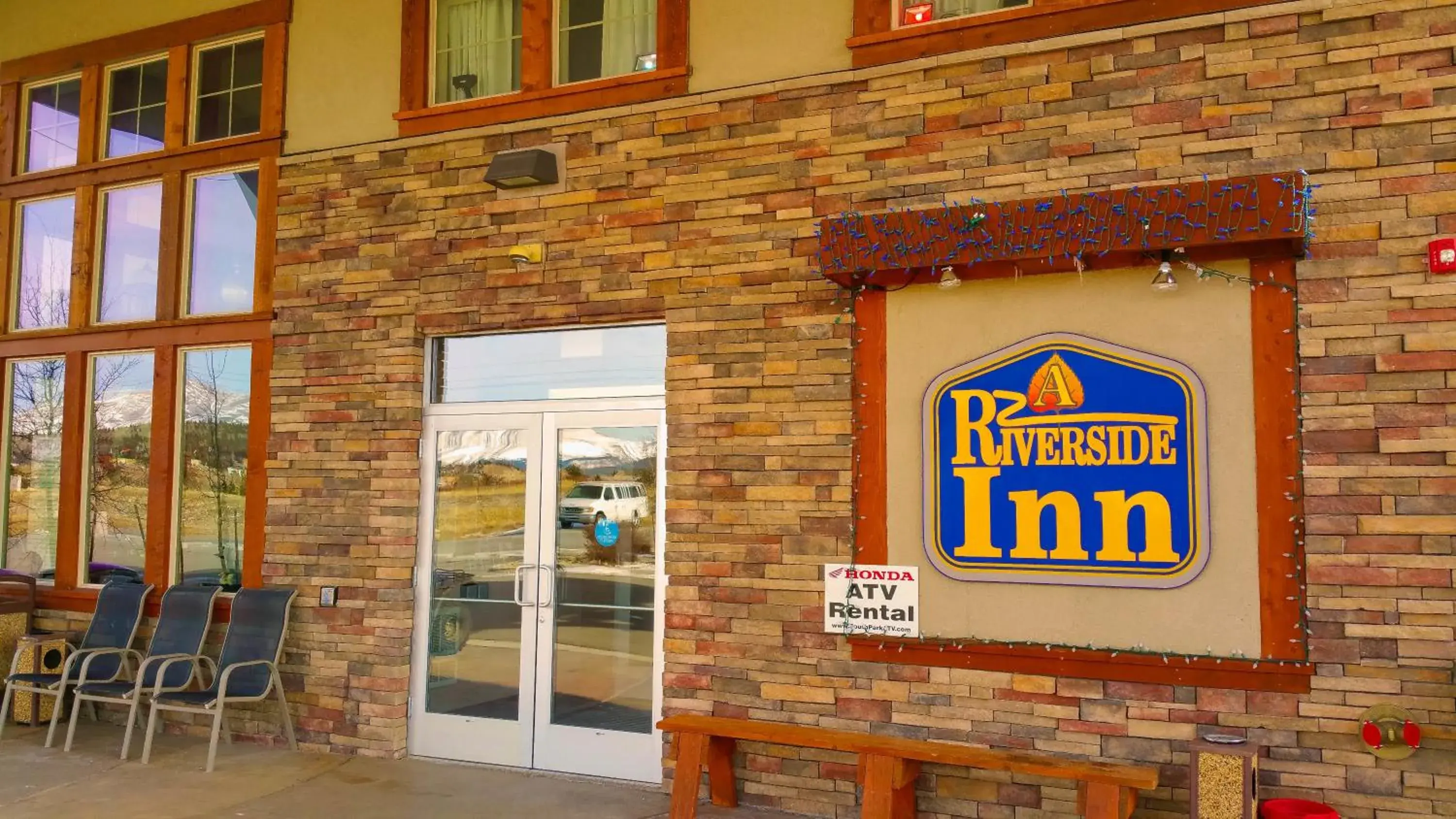 Facade/entrance in A Riverside Inn Travelodge by Wyndham Facade/entrance in A Riverside Inn Travelodge by Wyndham