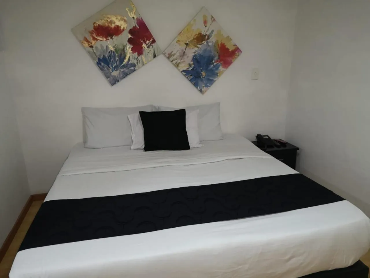 Bed in Hotel Santiago Plaza