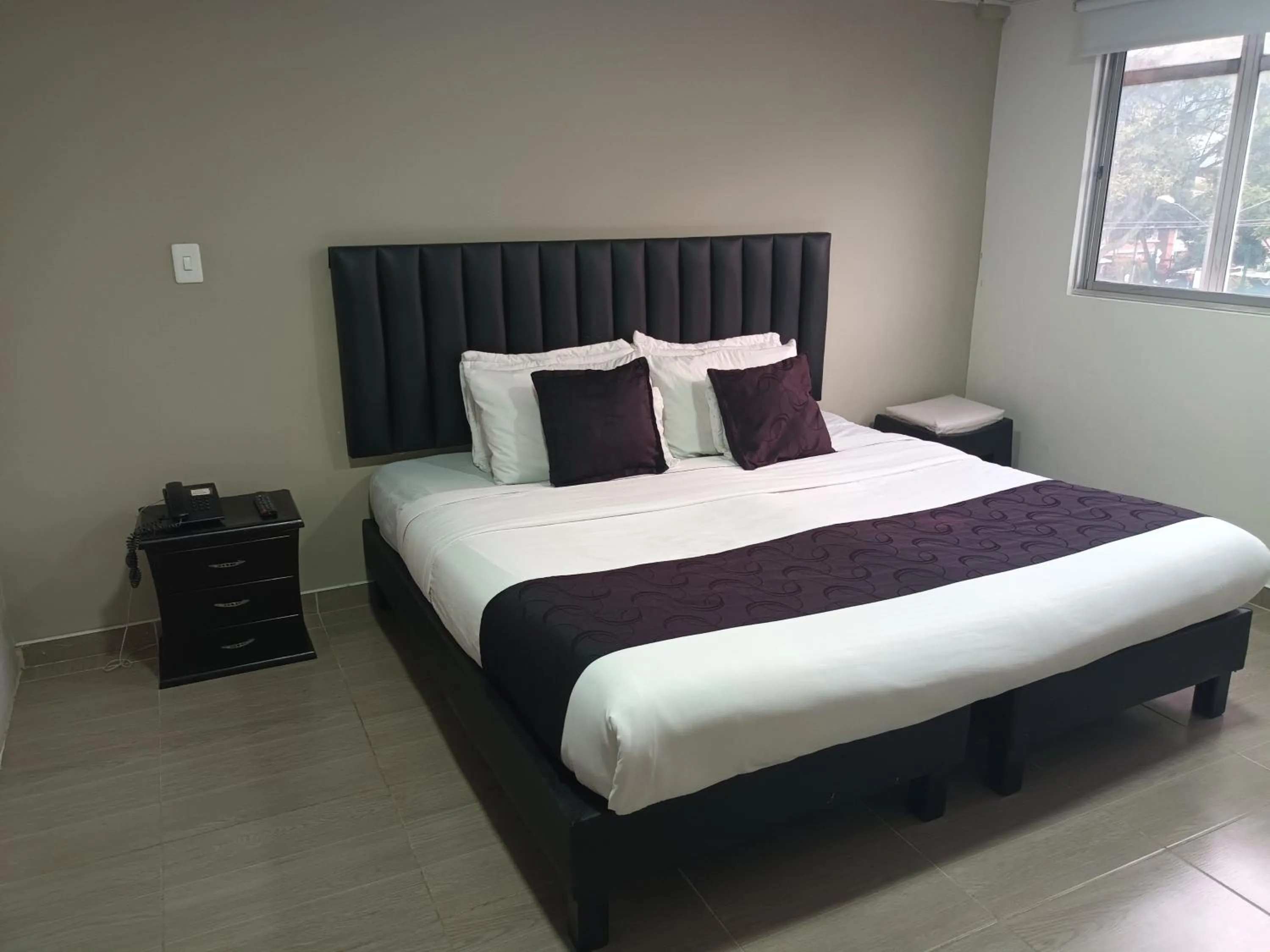 Bedroom, Bed in Hotel Santiago Plaza