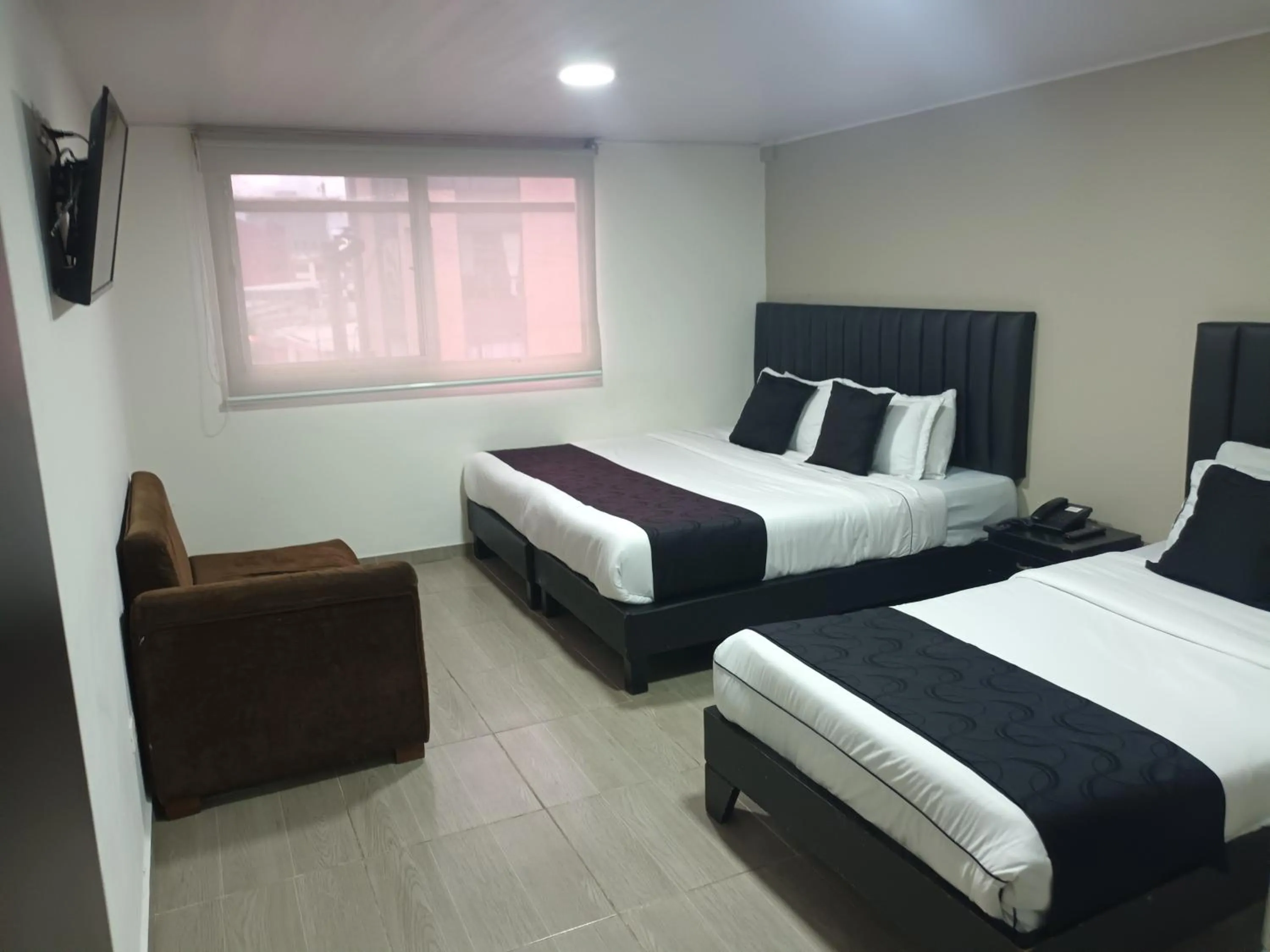 Bedroom, Bed in Hotel Santiago Plaza