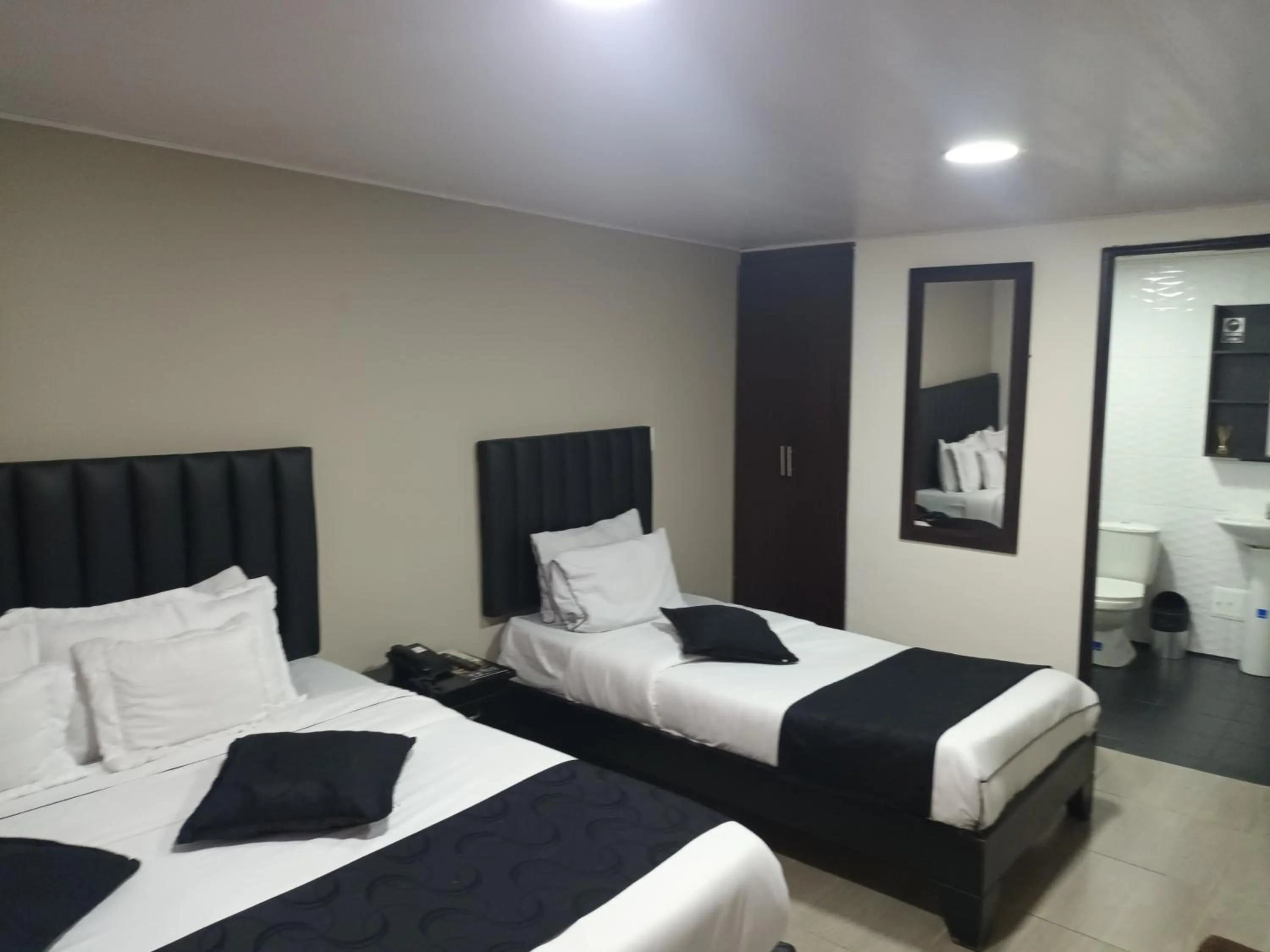 Bedroom, Bed in Hotel Santiago Plaza