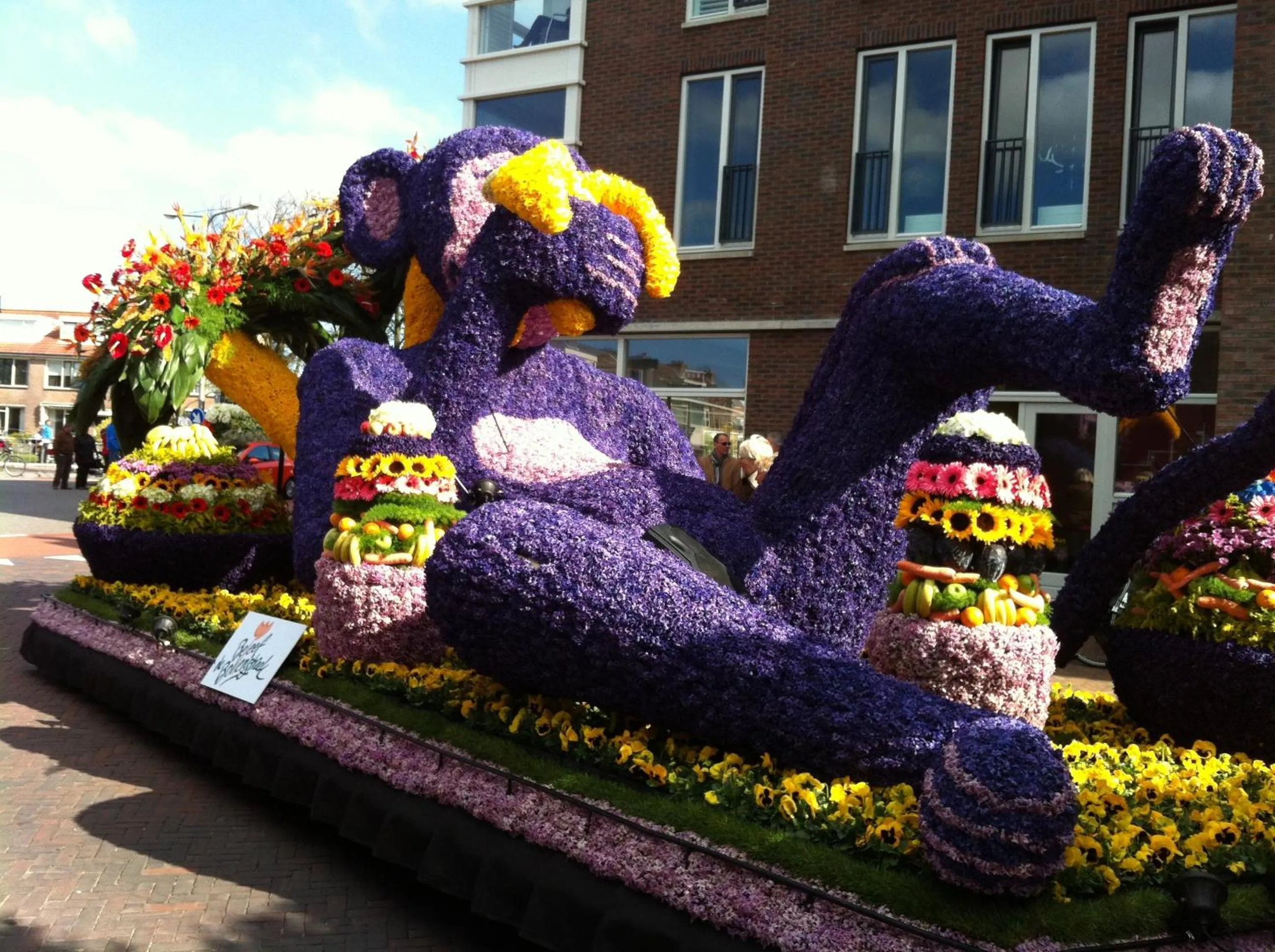 Day in Nicolette Apartments