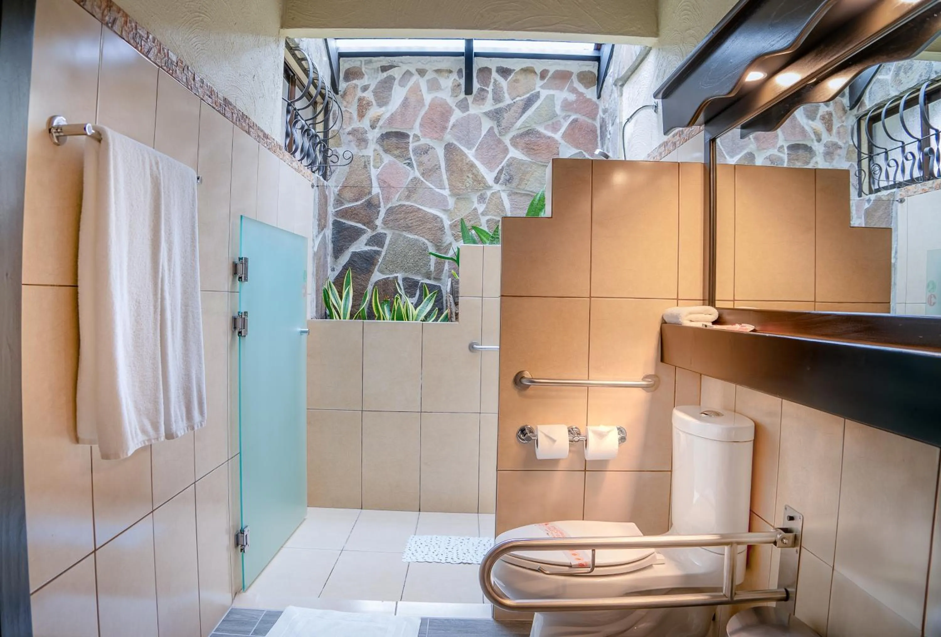Bathroom in Hotel Arenal Springs Resort & Spa
