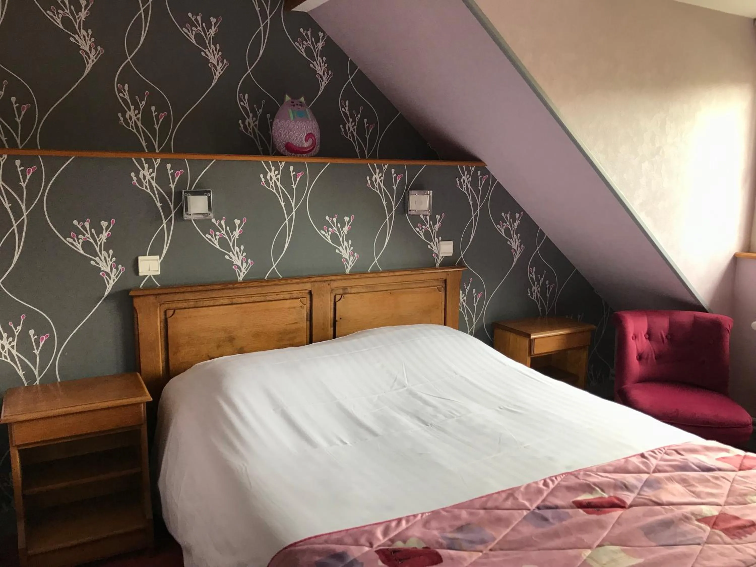 Bed in Logis Hôtel & Restaurant La Villa des Houx