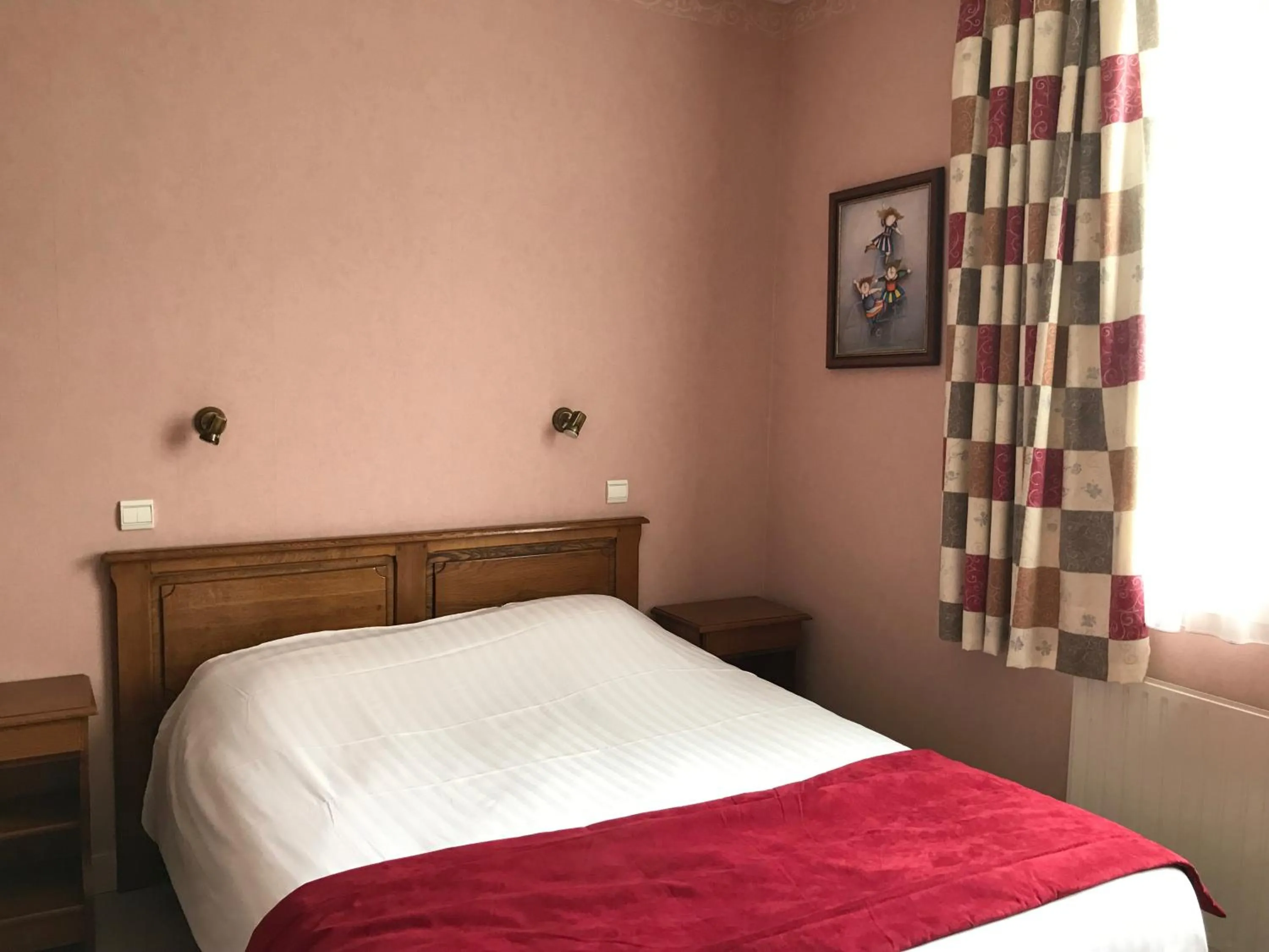 Bed in Logis Hôtel & Restaurant La Villa des Houx