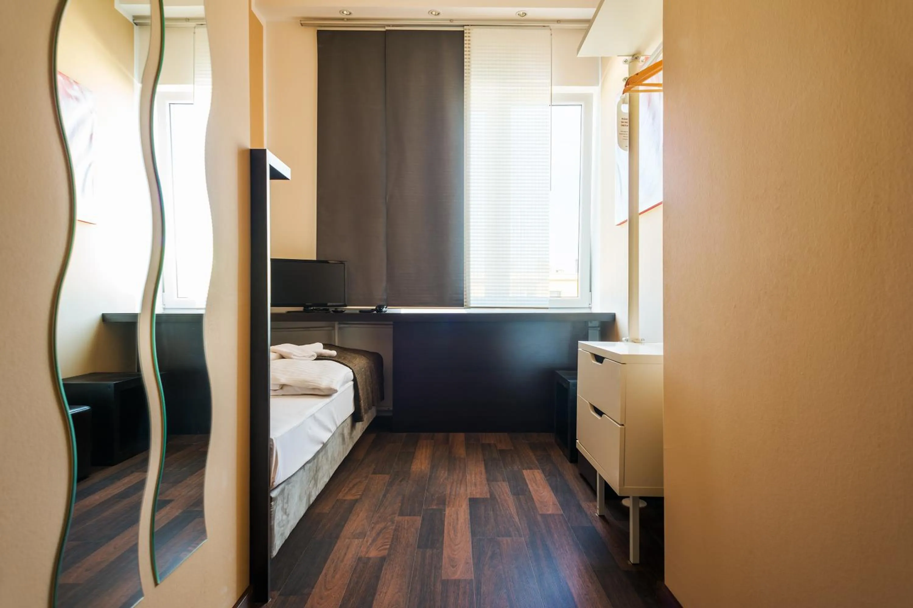 Photo of the whole room, Bed in Apple City Hotel