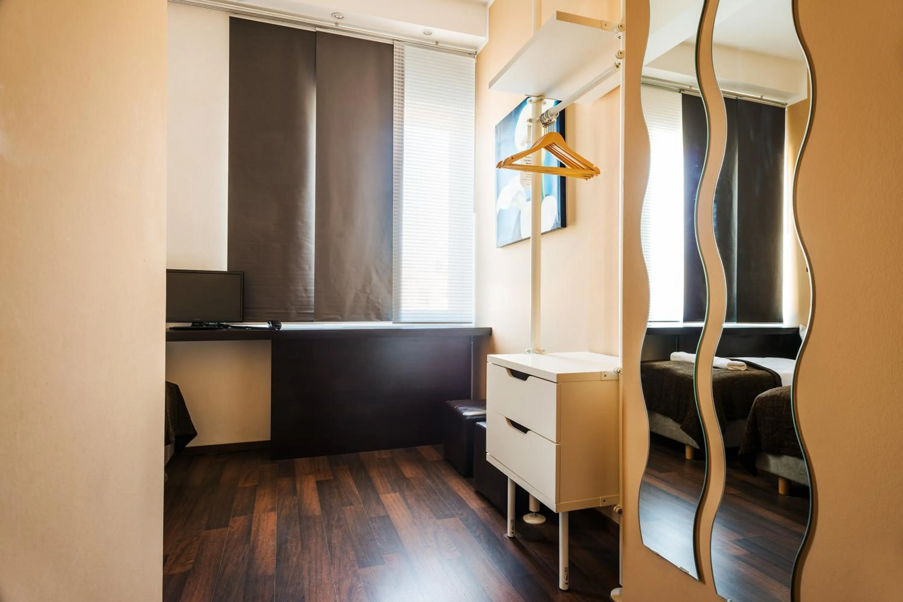 Photo of the whole room in Apple City Hotel