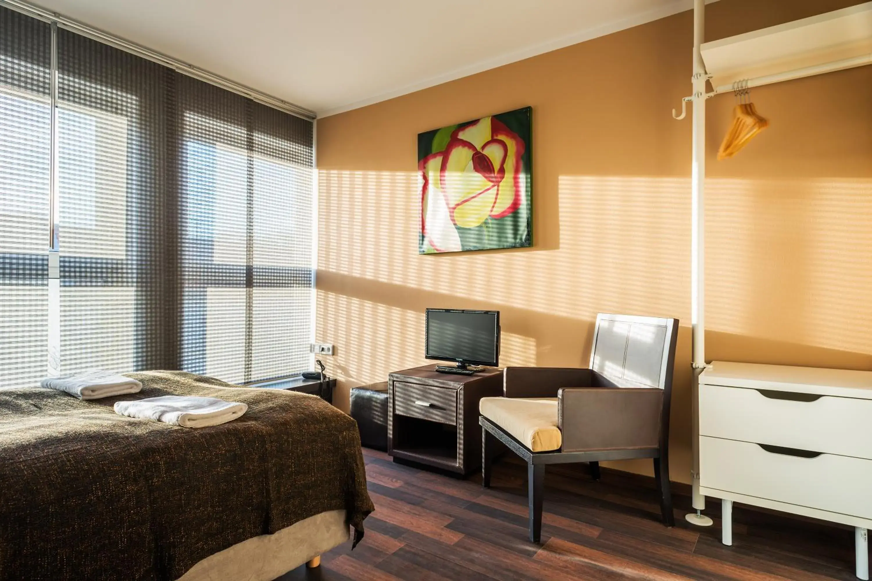 Photo of the whole room, Bed in Apple City Hotel Photo of the whole room, Bed in Apple City Hotel