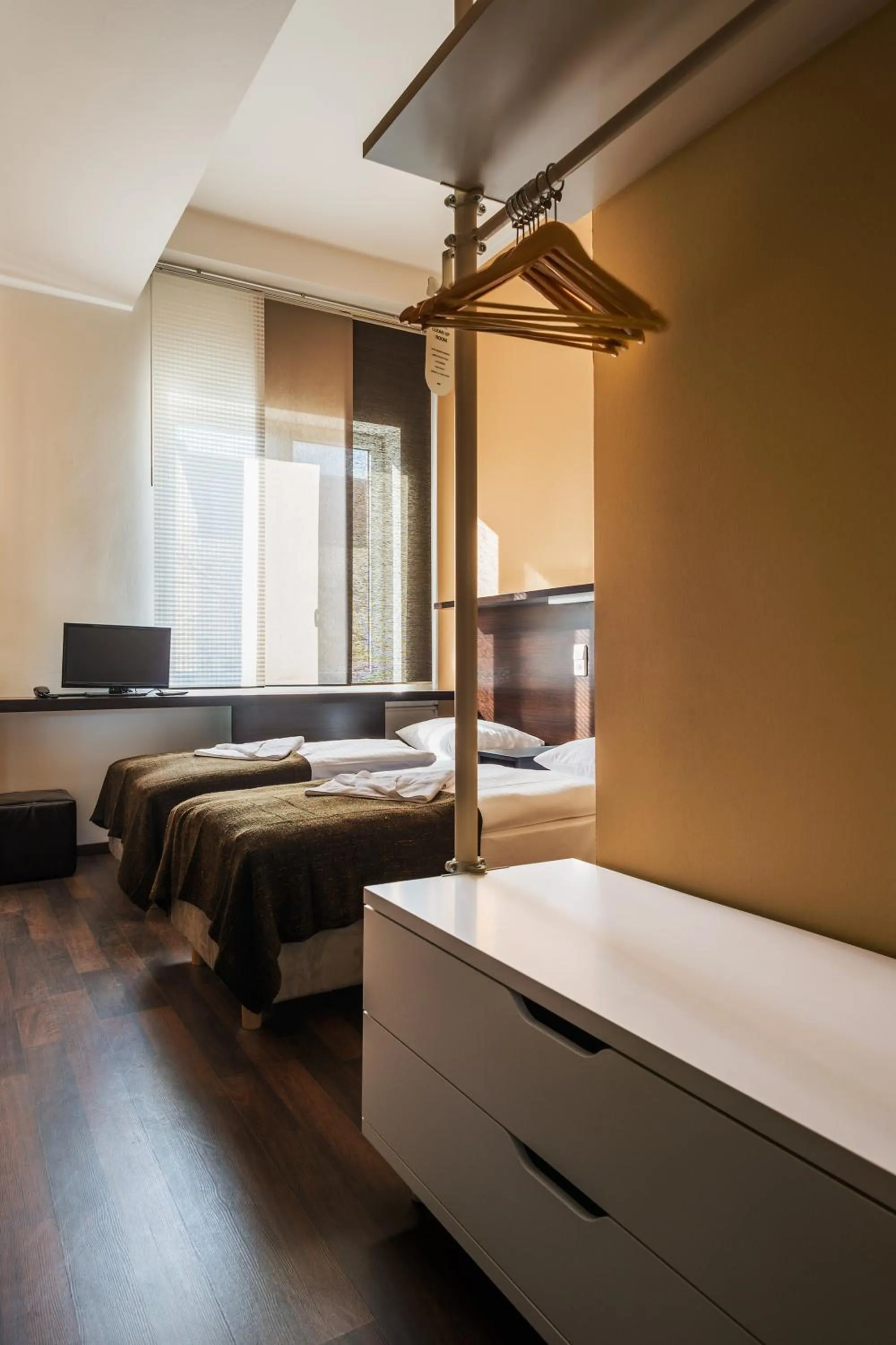 Photo of the whole room, Bed in Apple City Hotel