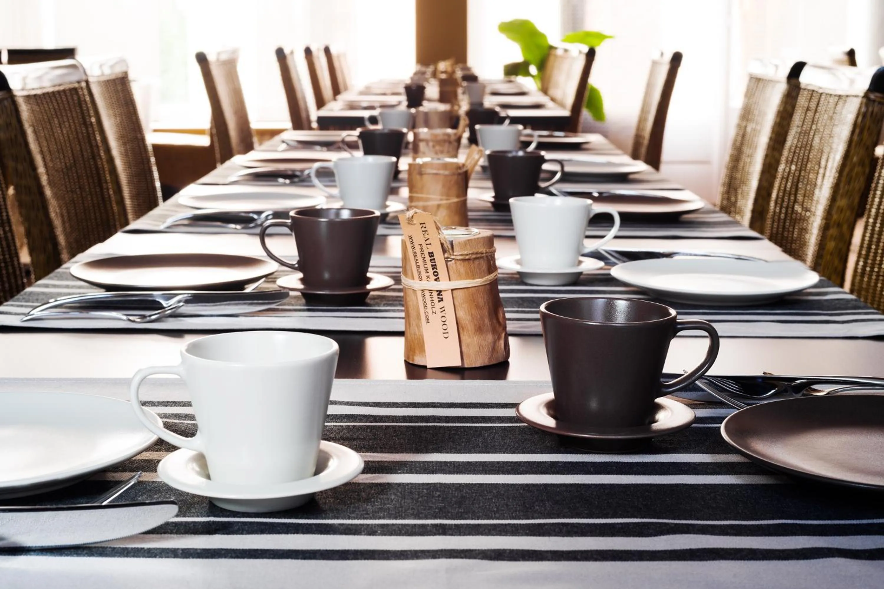 Restaurant/places to eat in Apple City Hotel