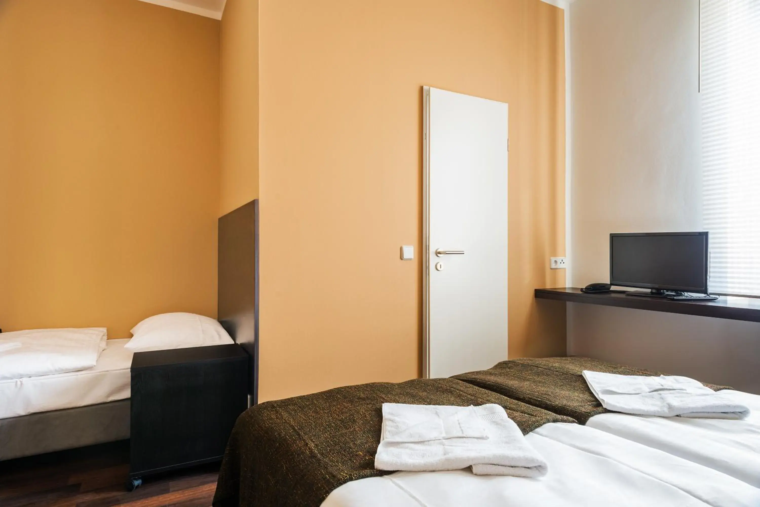 Photo of the whole room, Bed in Apple City Hotel Photo of the whole room, Bed in Apple City Hotel