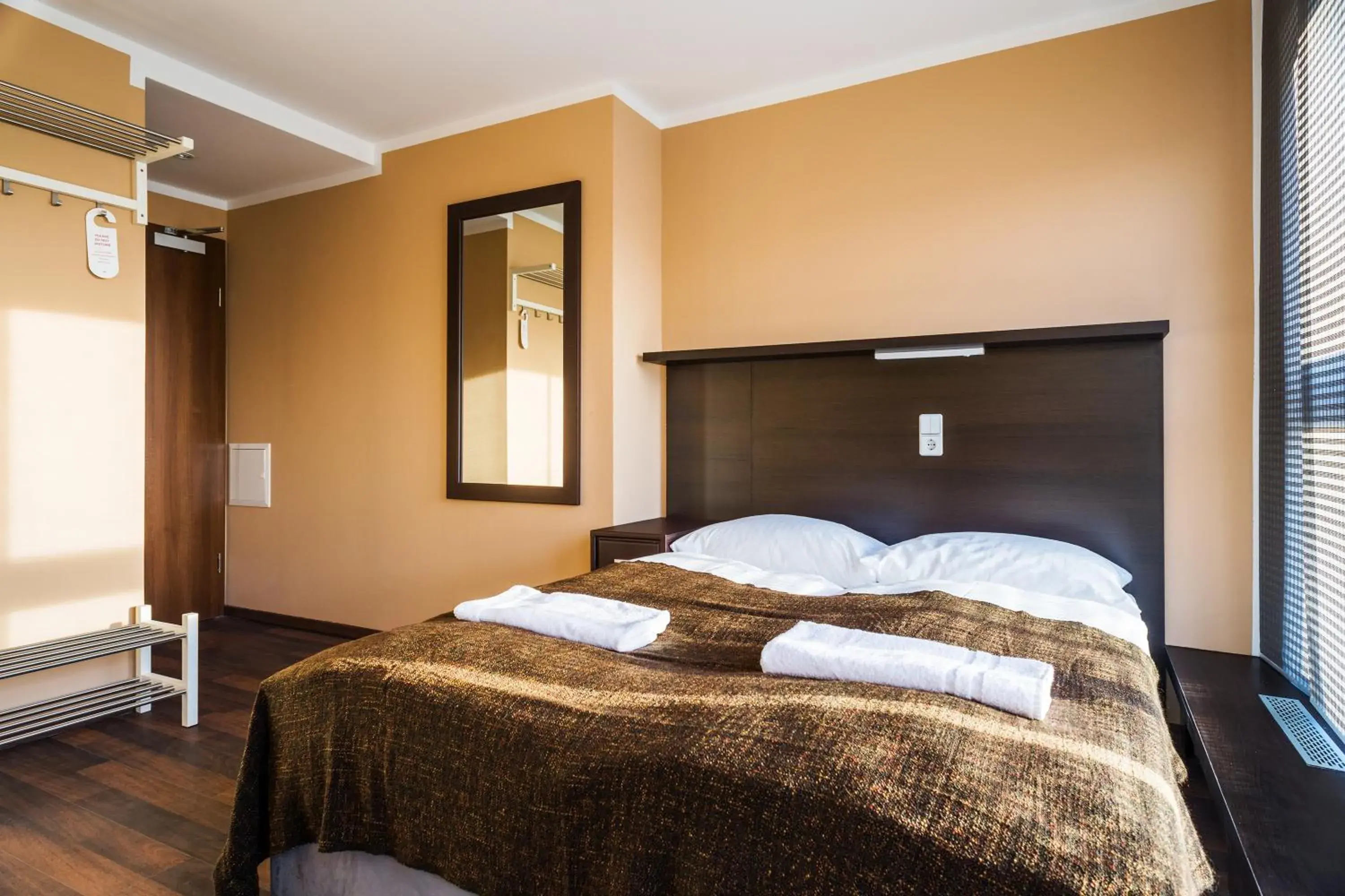 Bedroom, Bed in Apple City Hotel Bedroom, Bed in Apple City Hotel