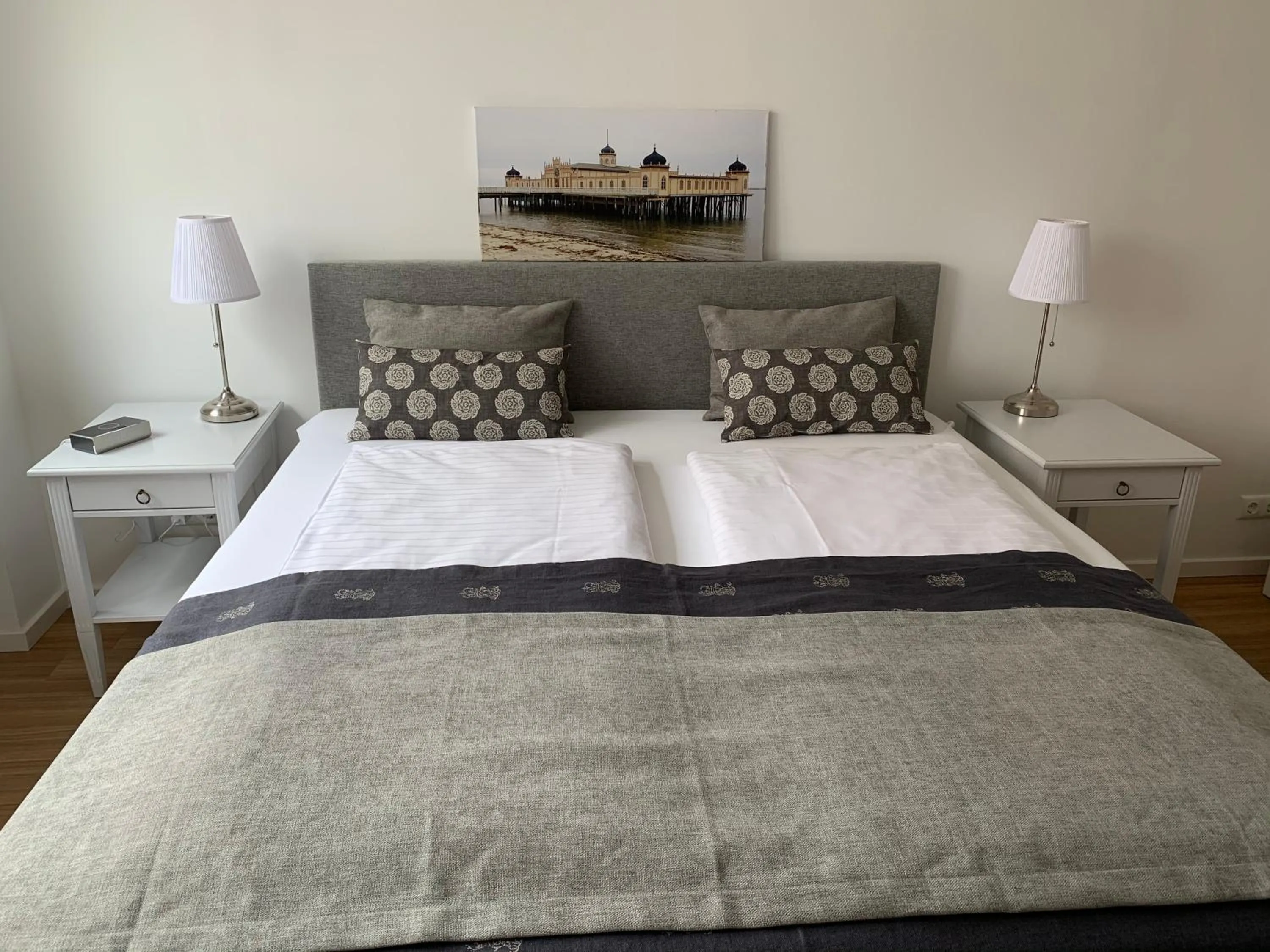 Photo of the whole room, Bed in acora Kiel Living the City