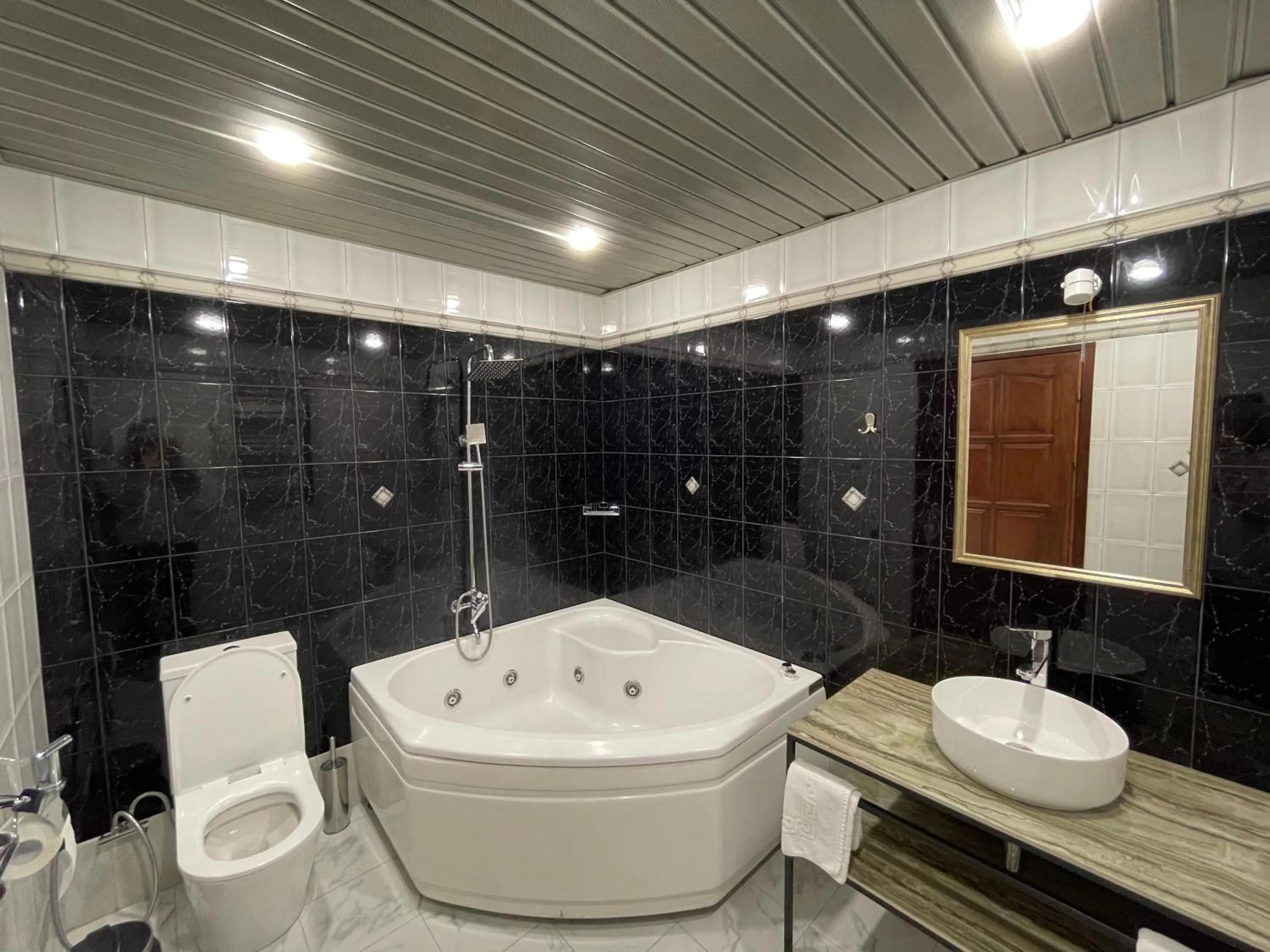 Shower in DeLin Hotel And Tours