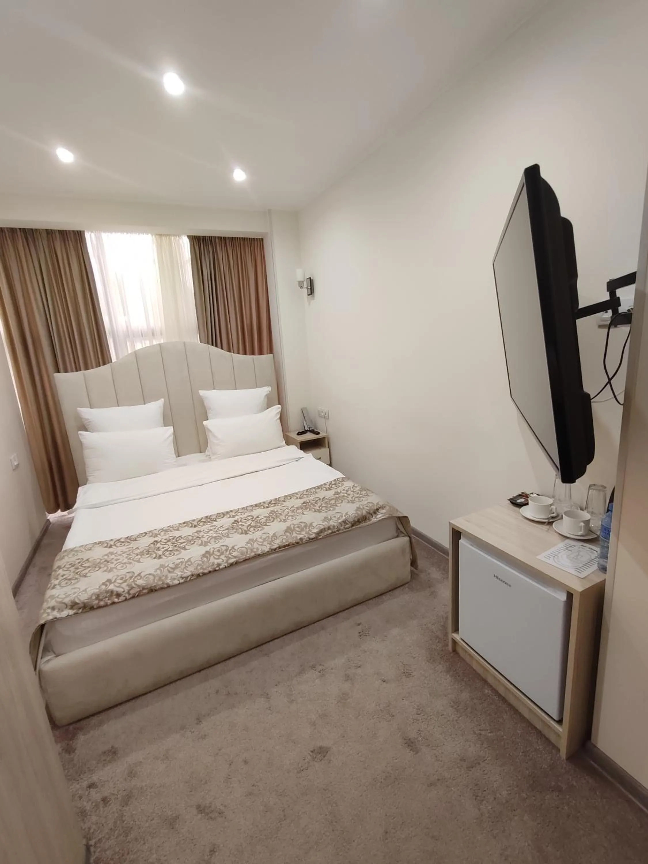 TV and multimedia, Bed in DeLin Hotel And Tours