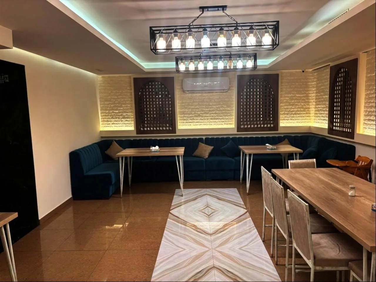 DeLin Hotel And Tours