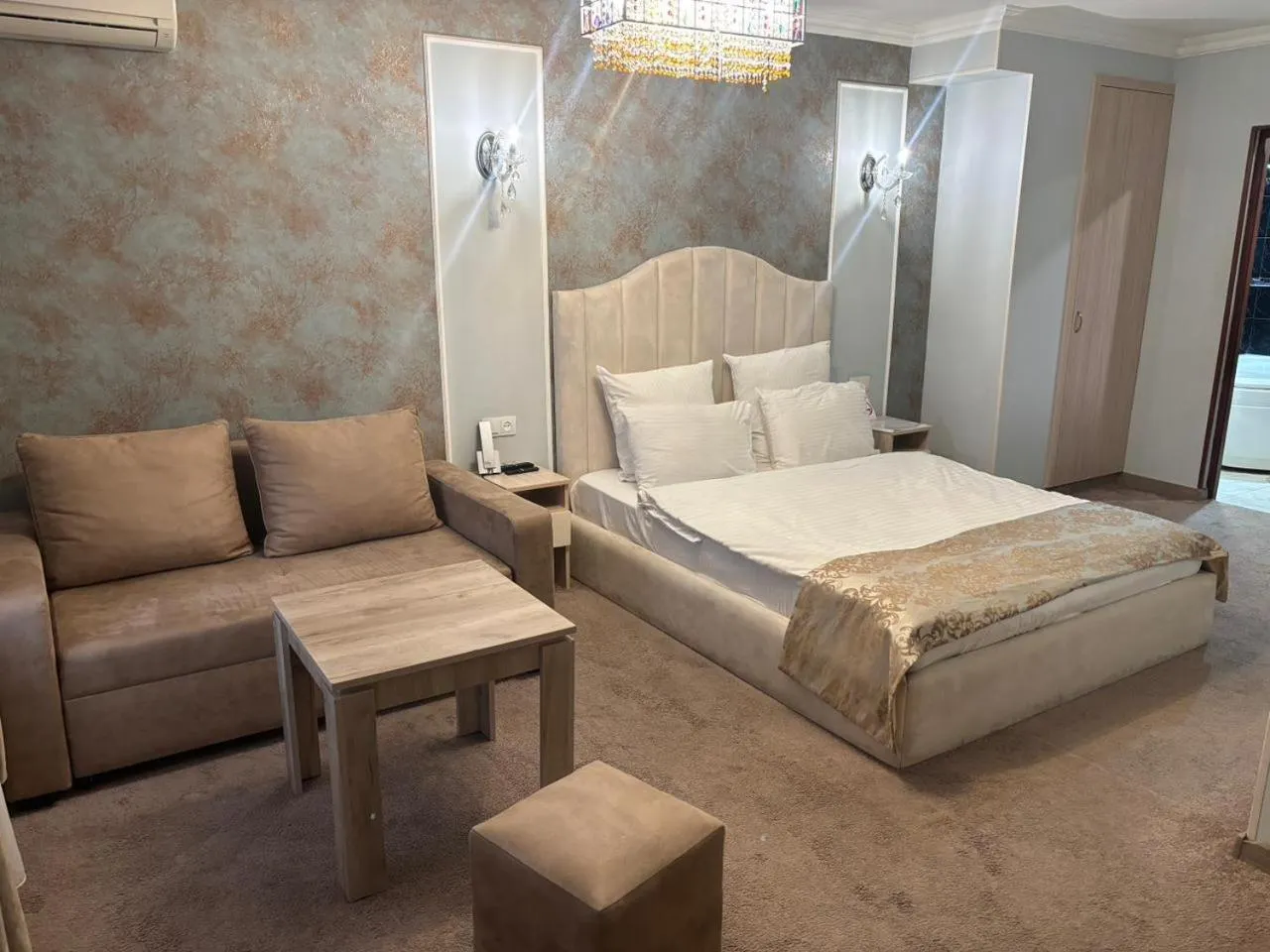 Bed in DeLin Hotel And Tours