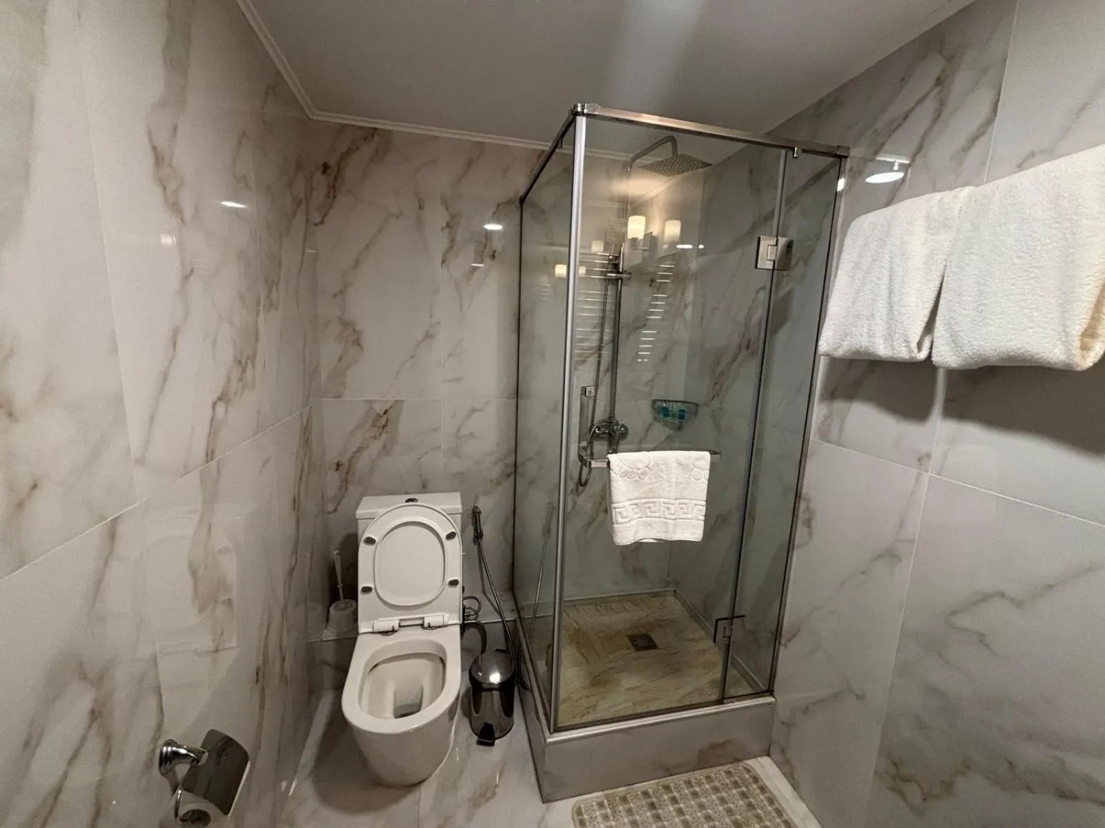 DeLin Hotel And Tours