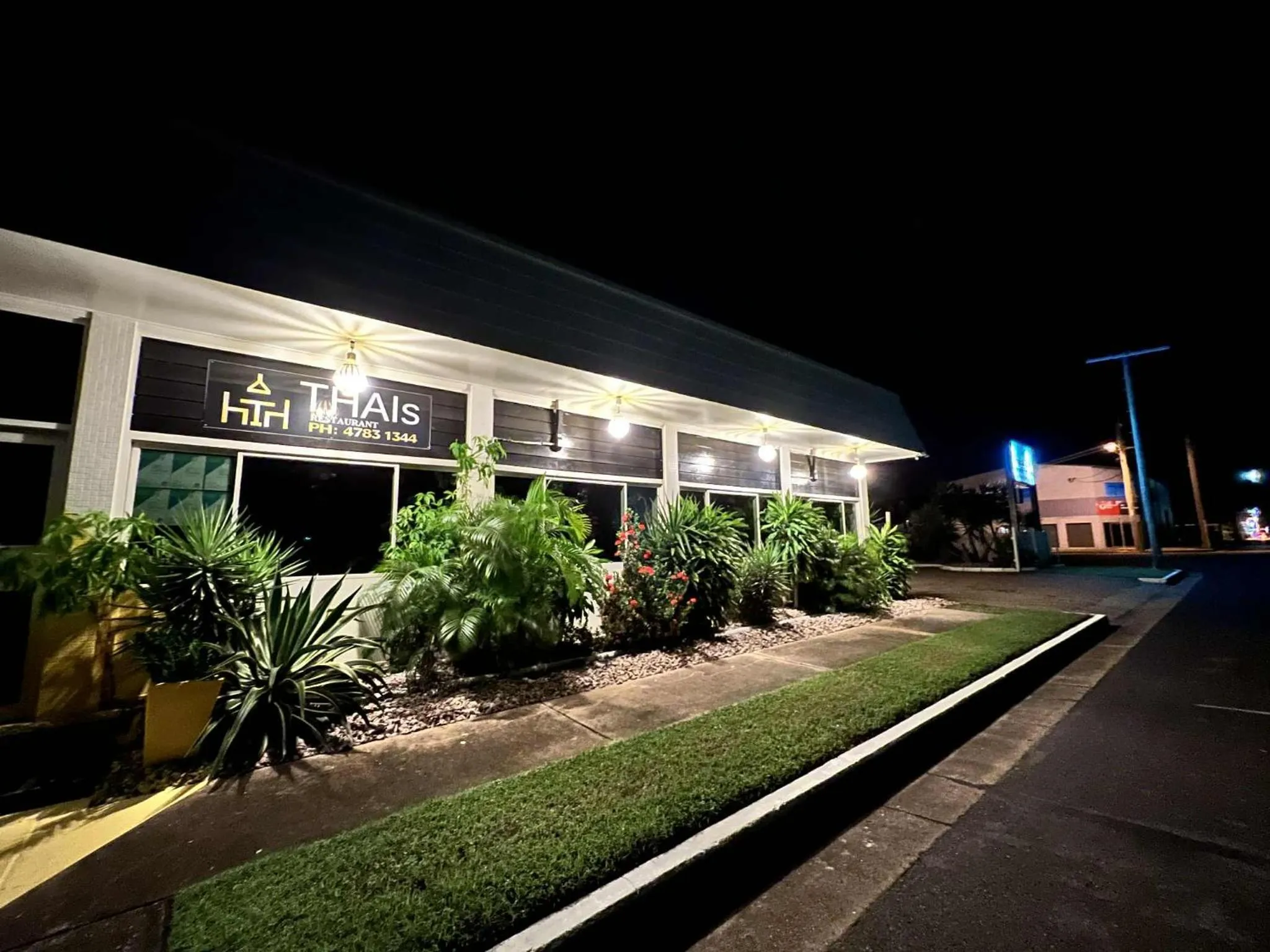 Property building in Tropical City Motor Inn