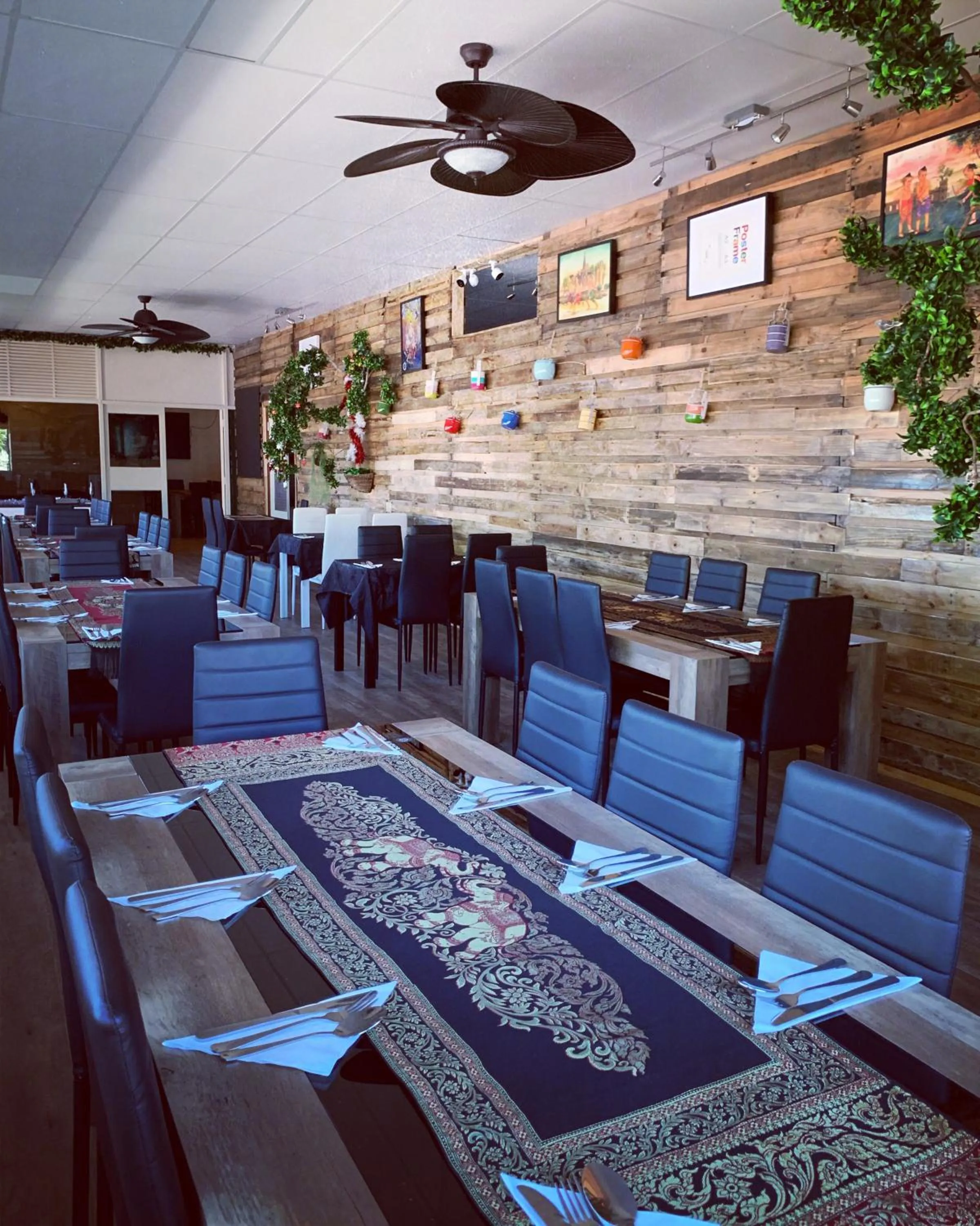 Restaurant/places to eat in Tropical City Motor Inn