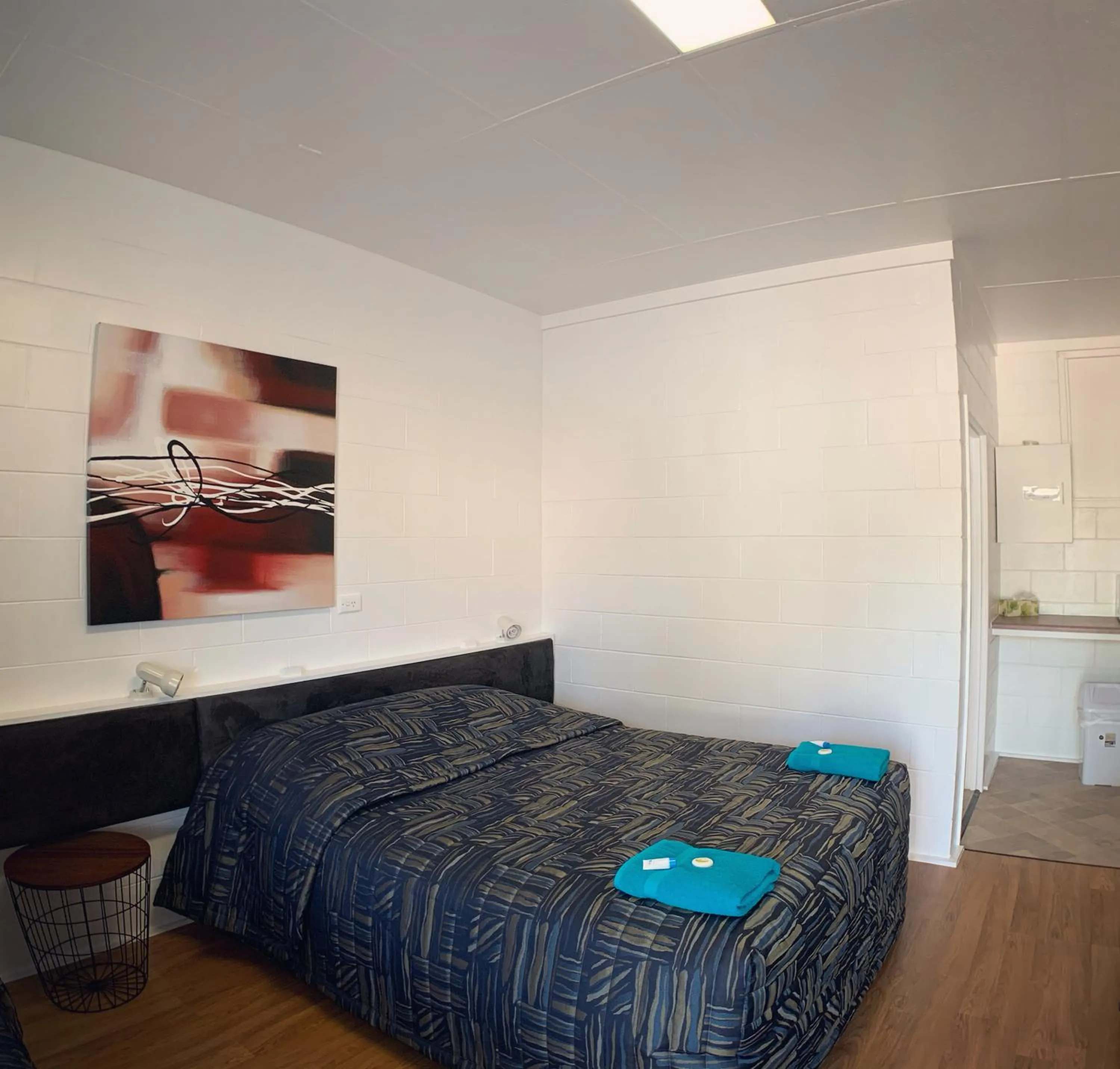 Bed in Tropical City Motor Inn