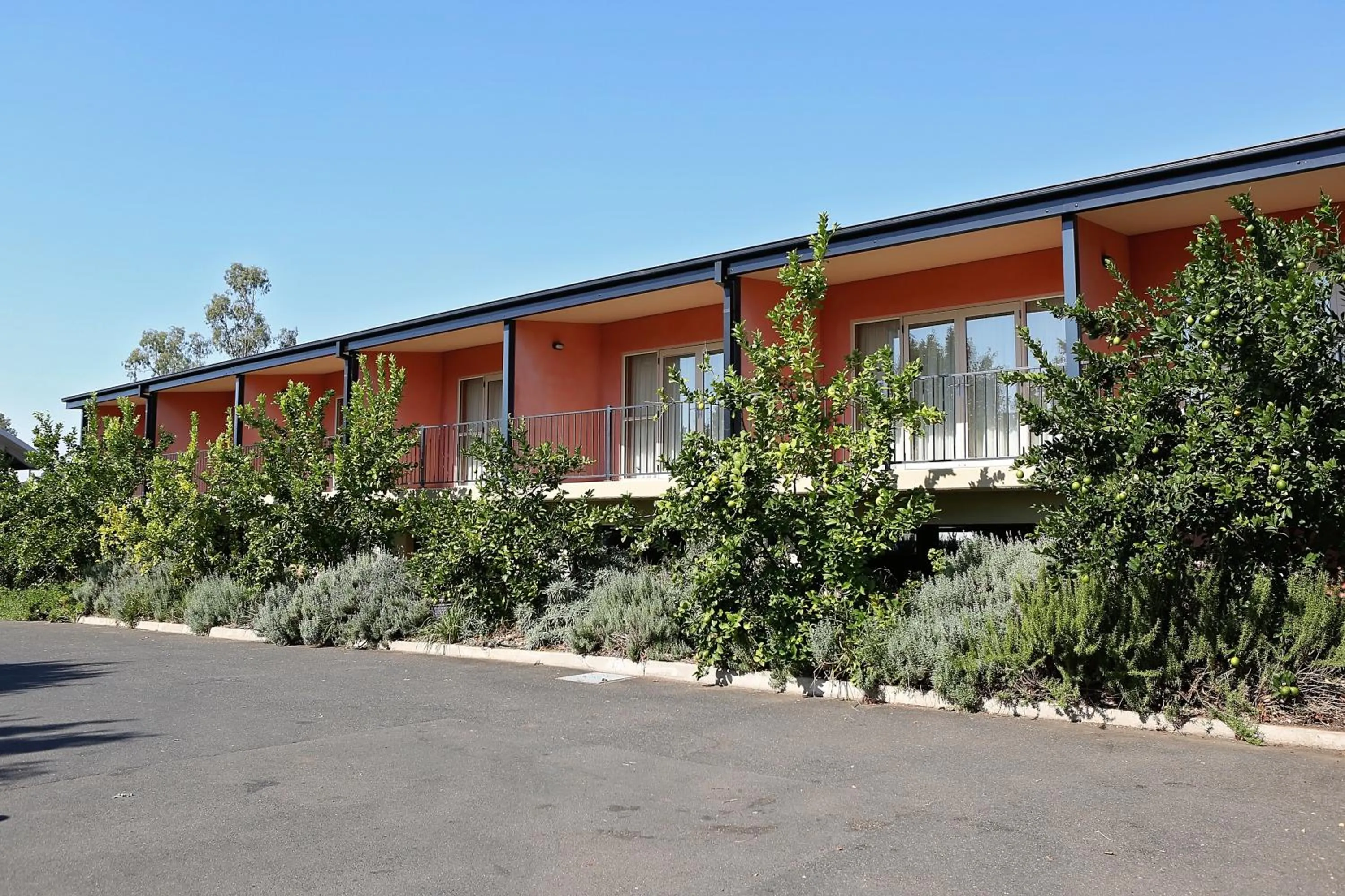 Property building in Forbes Victoria Inn