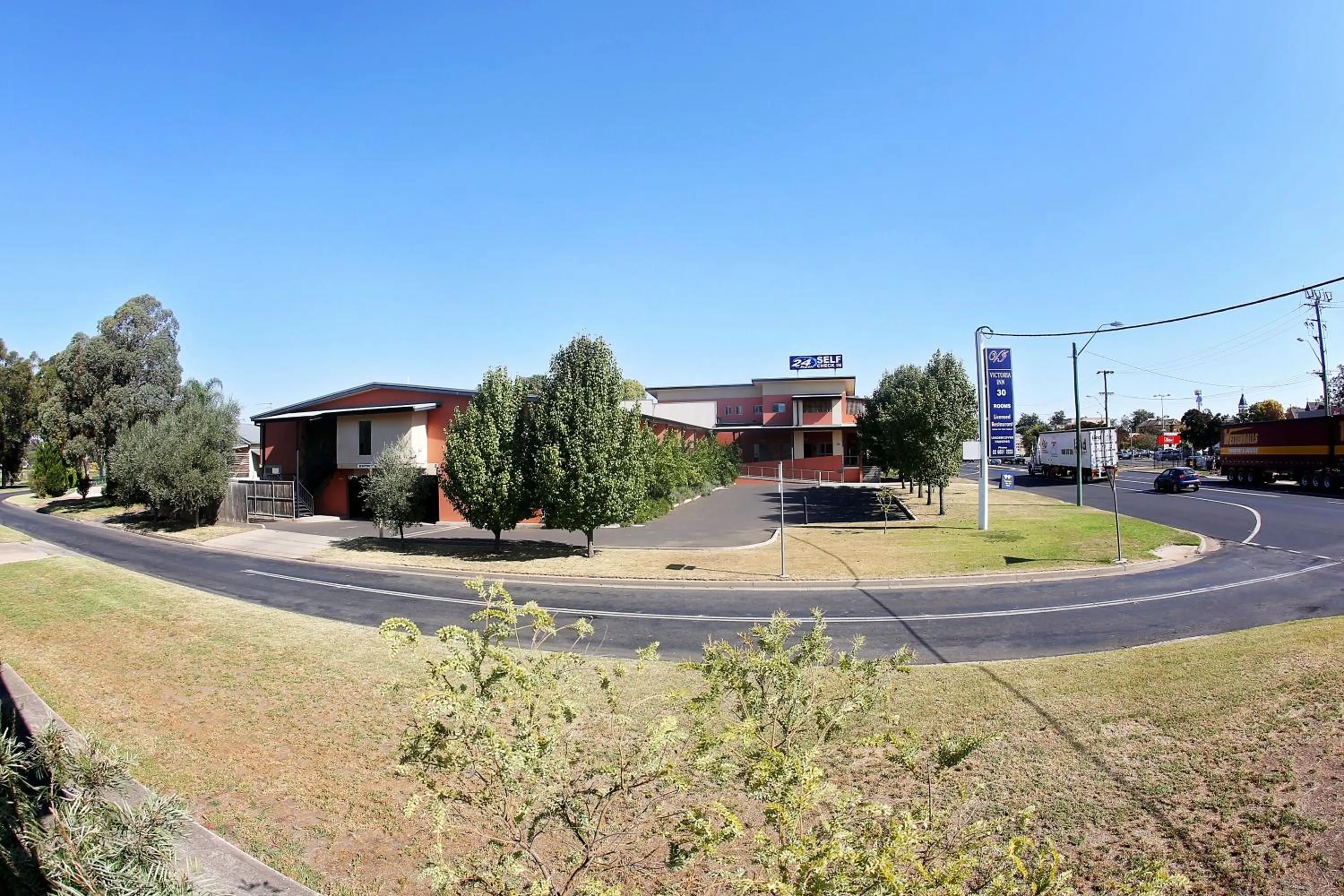Property building in Forbes Victoria Inn