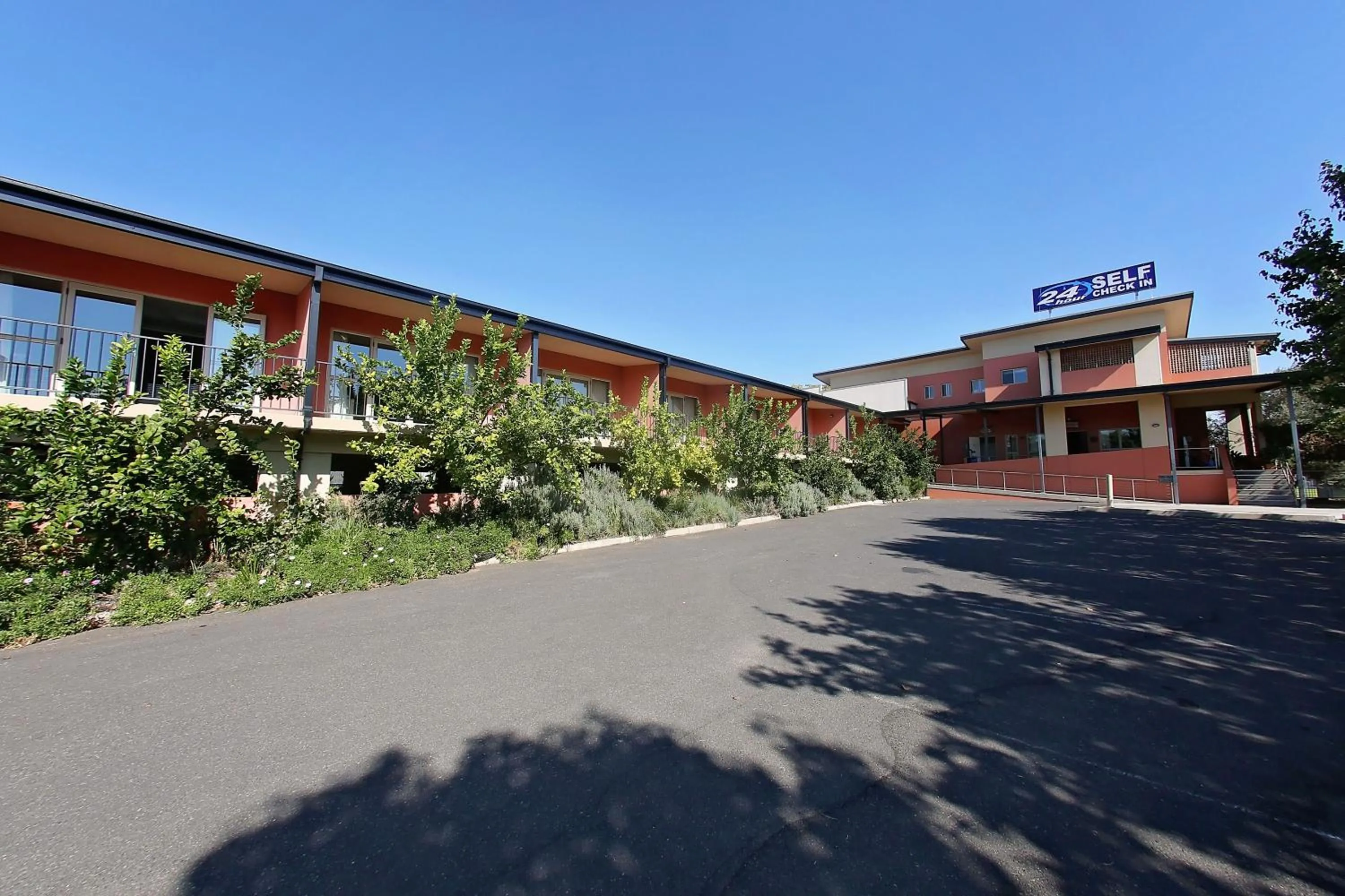 Facade/entrance in Forbes Victoria Inn